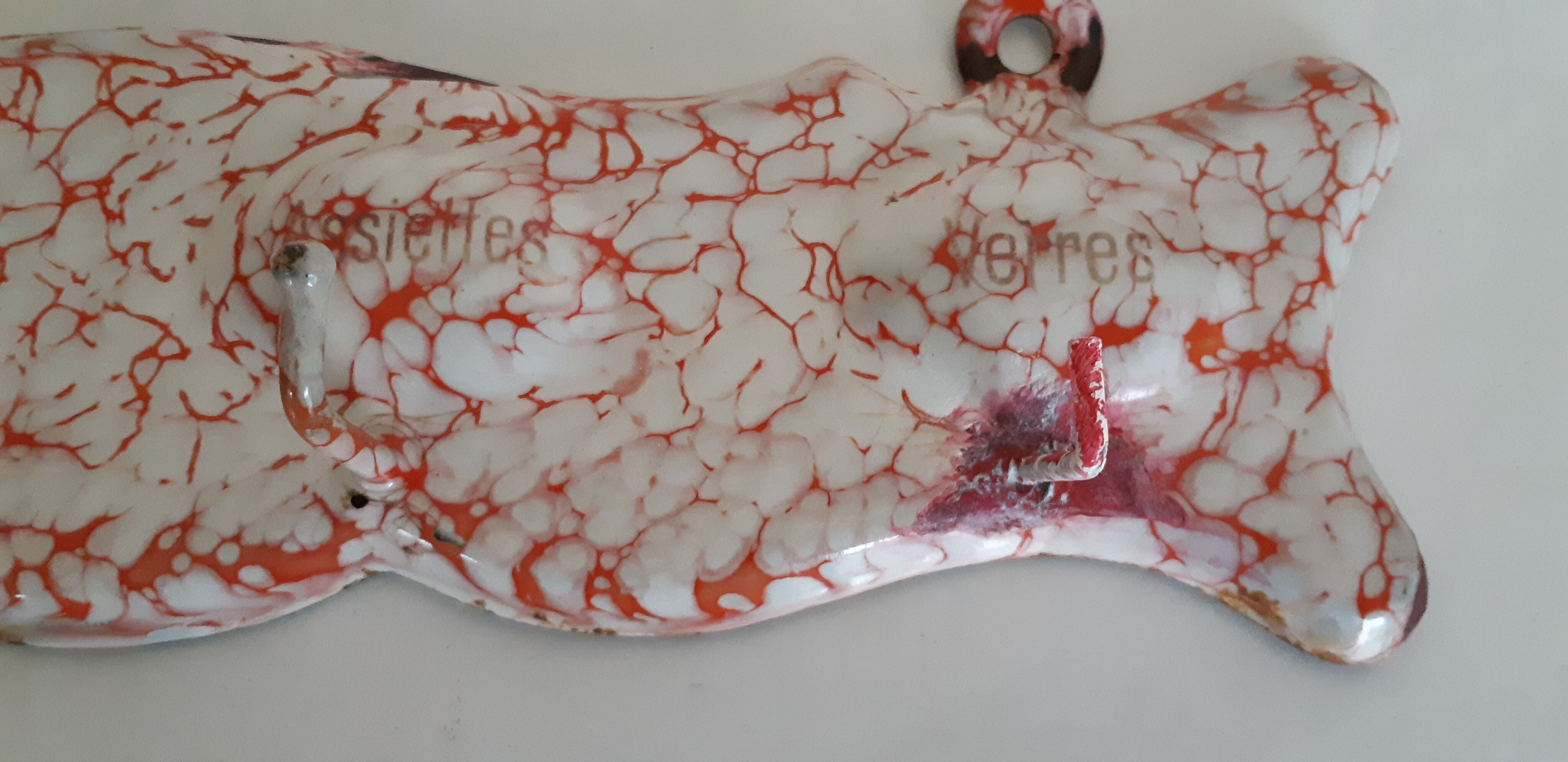 Enamel tea towel holder