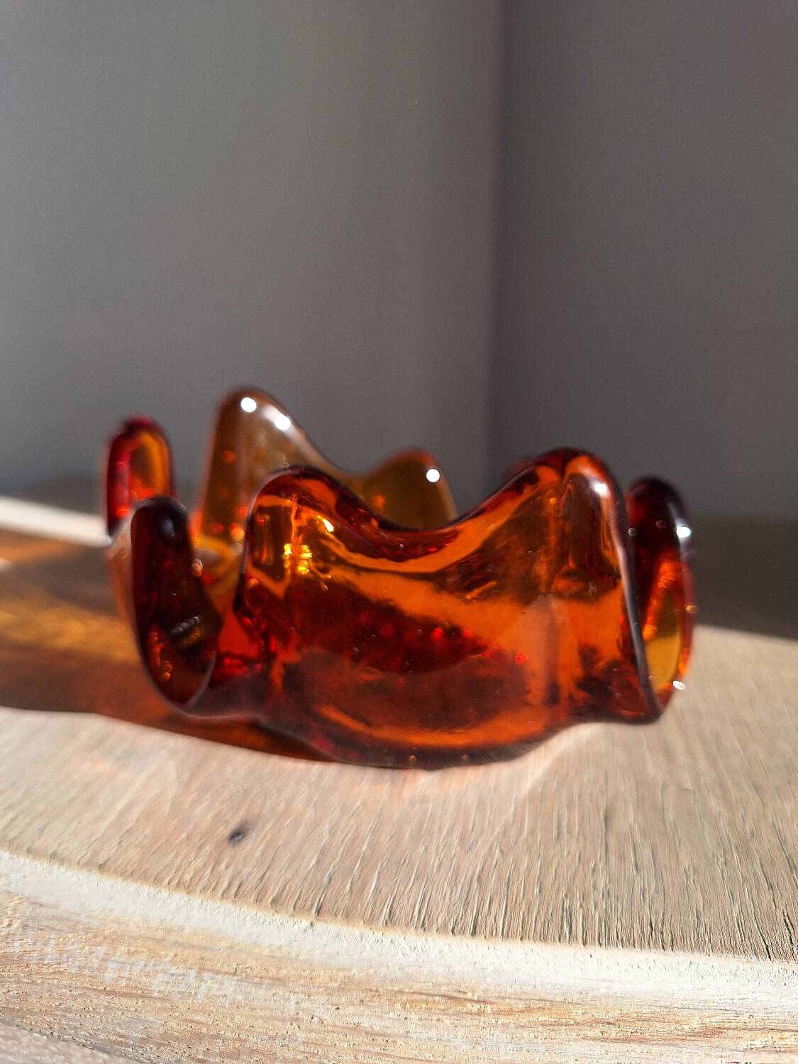 Amber glass pocket emptier
