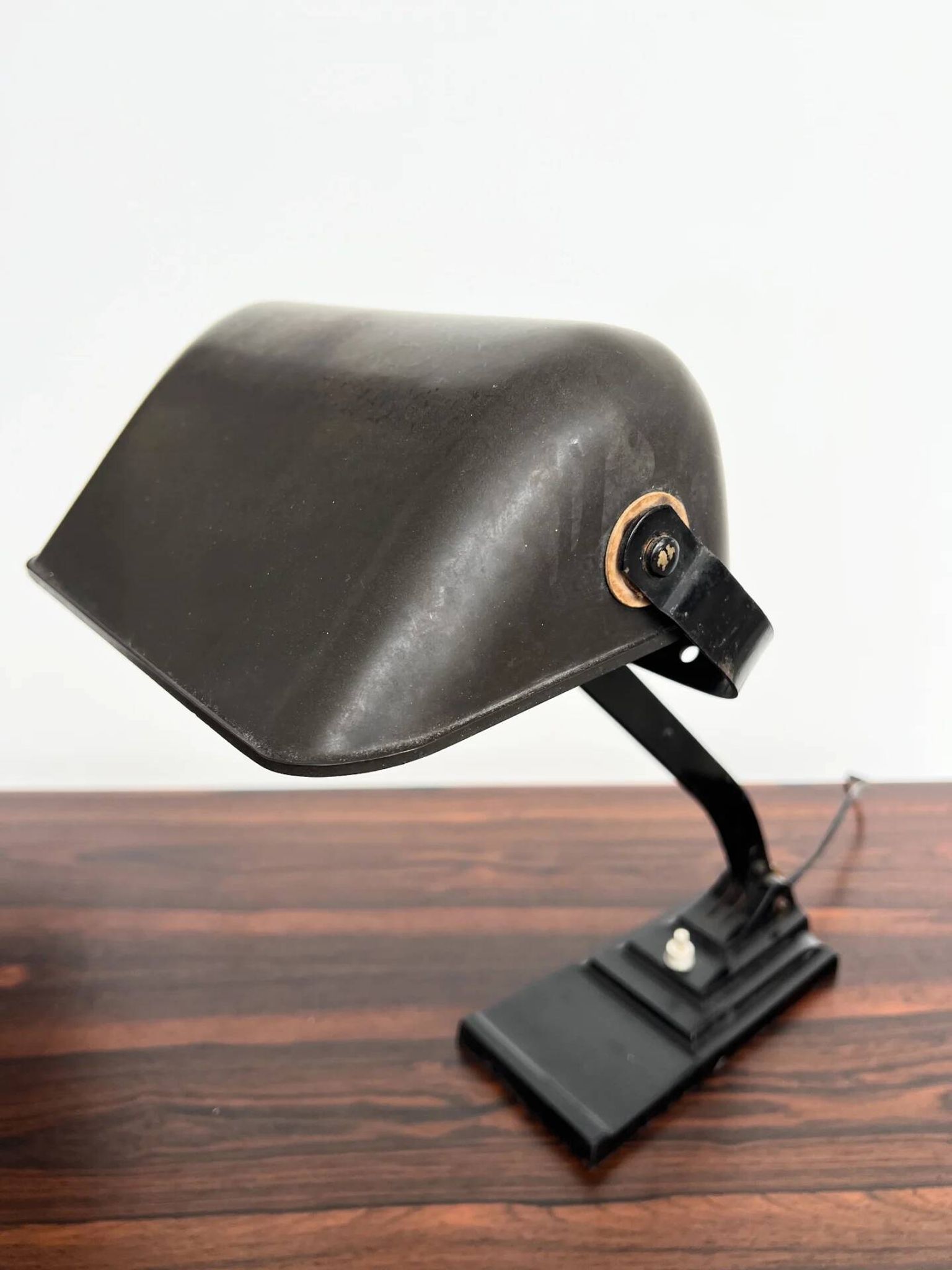 Articulated desk lamp ERPE — Black metal and Bakelite, Belgium, 1930s-40s
