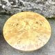 Paire de tables basses rondes, placage loupe 1980