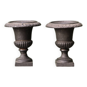 Paire de vases Medicis miniatures en fonte
