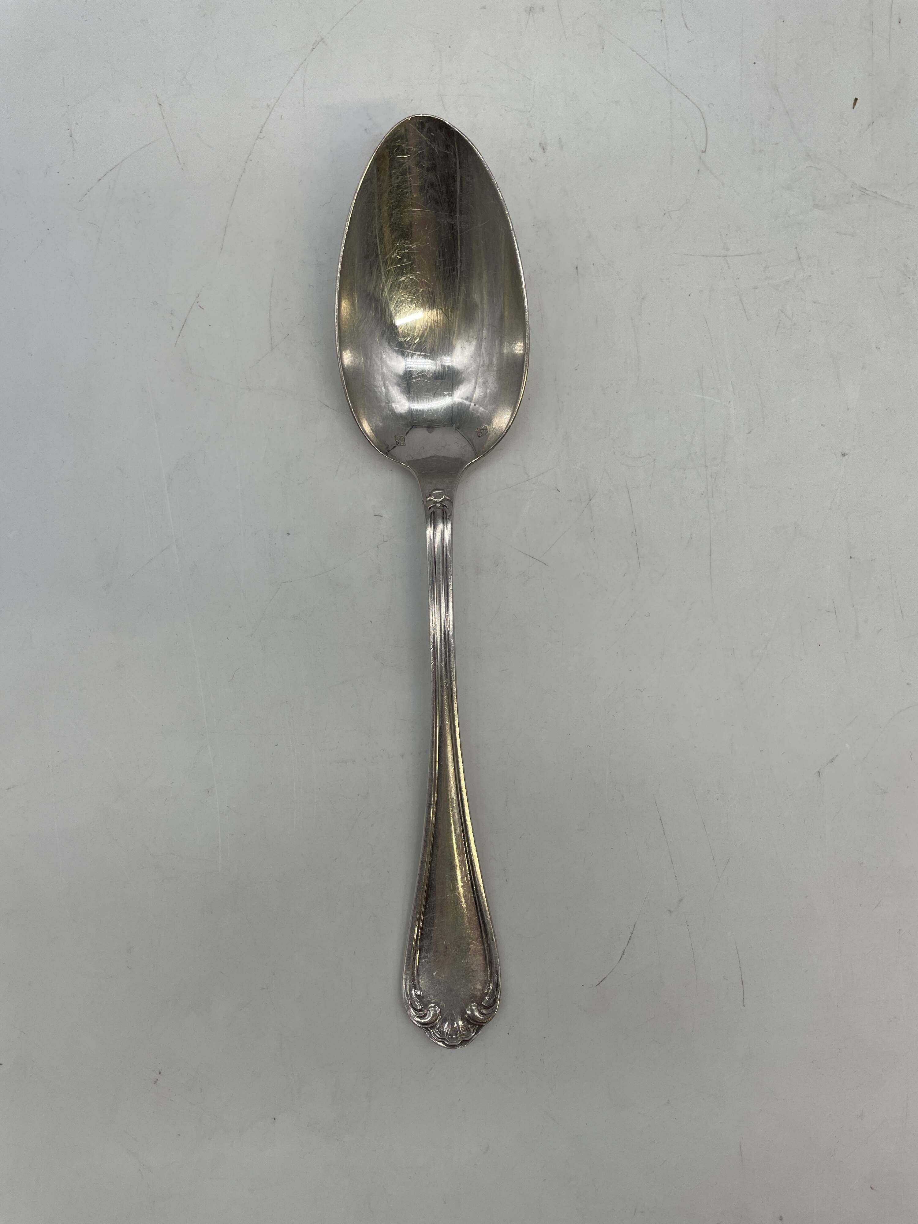 Lot de 12 cuillères à potage en métal argenté bas motif Louis XV