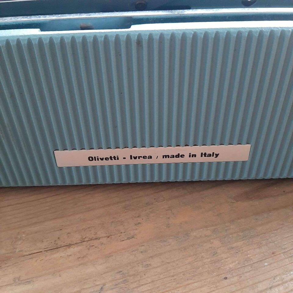 Olivetti Lettera 32 typewriter