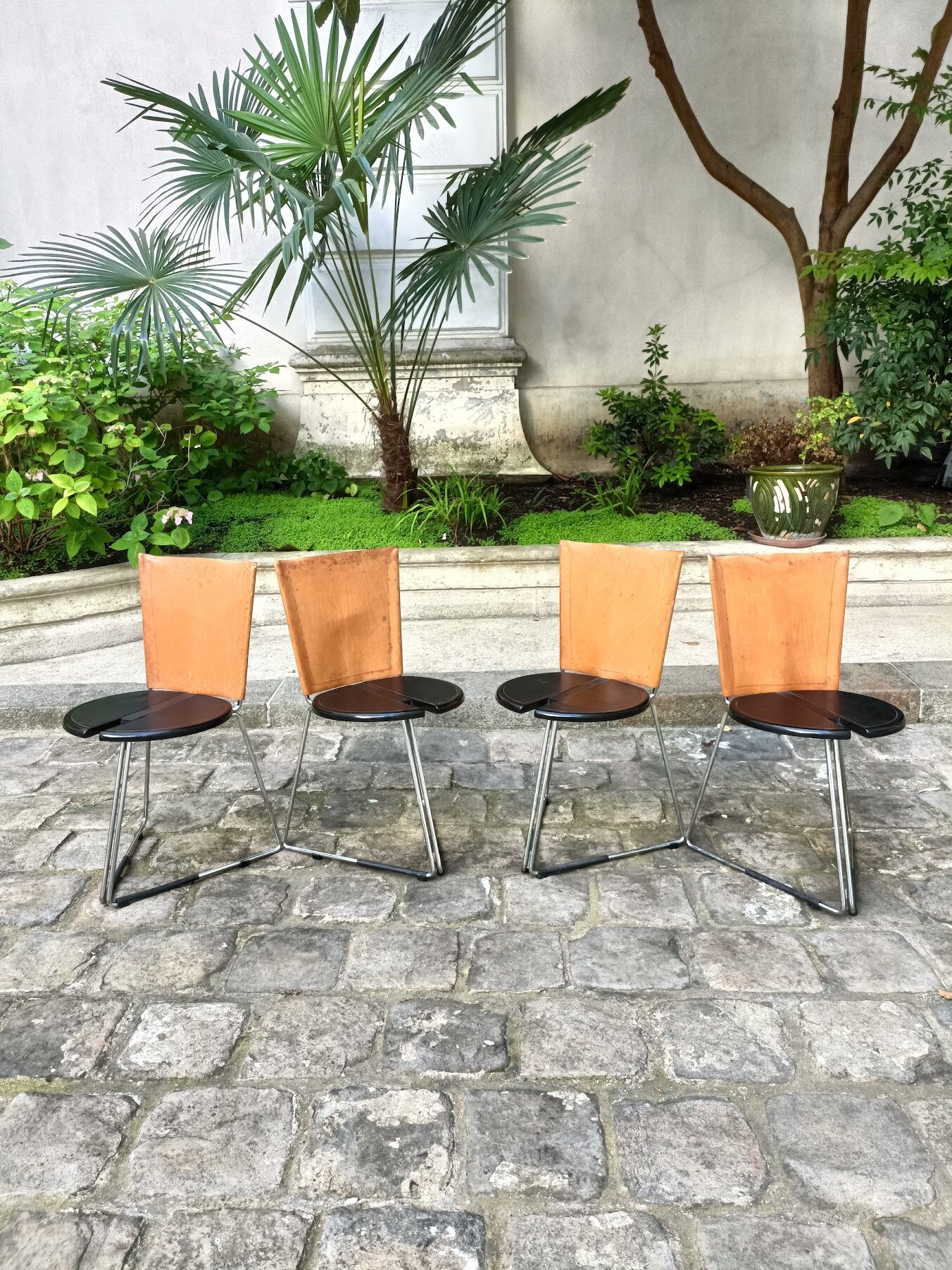 4 stackable and foldable leather chairs, Gaspare Cairoli, Edition Seccose 1980