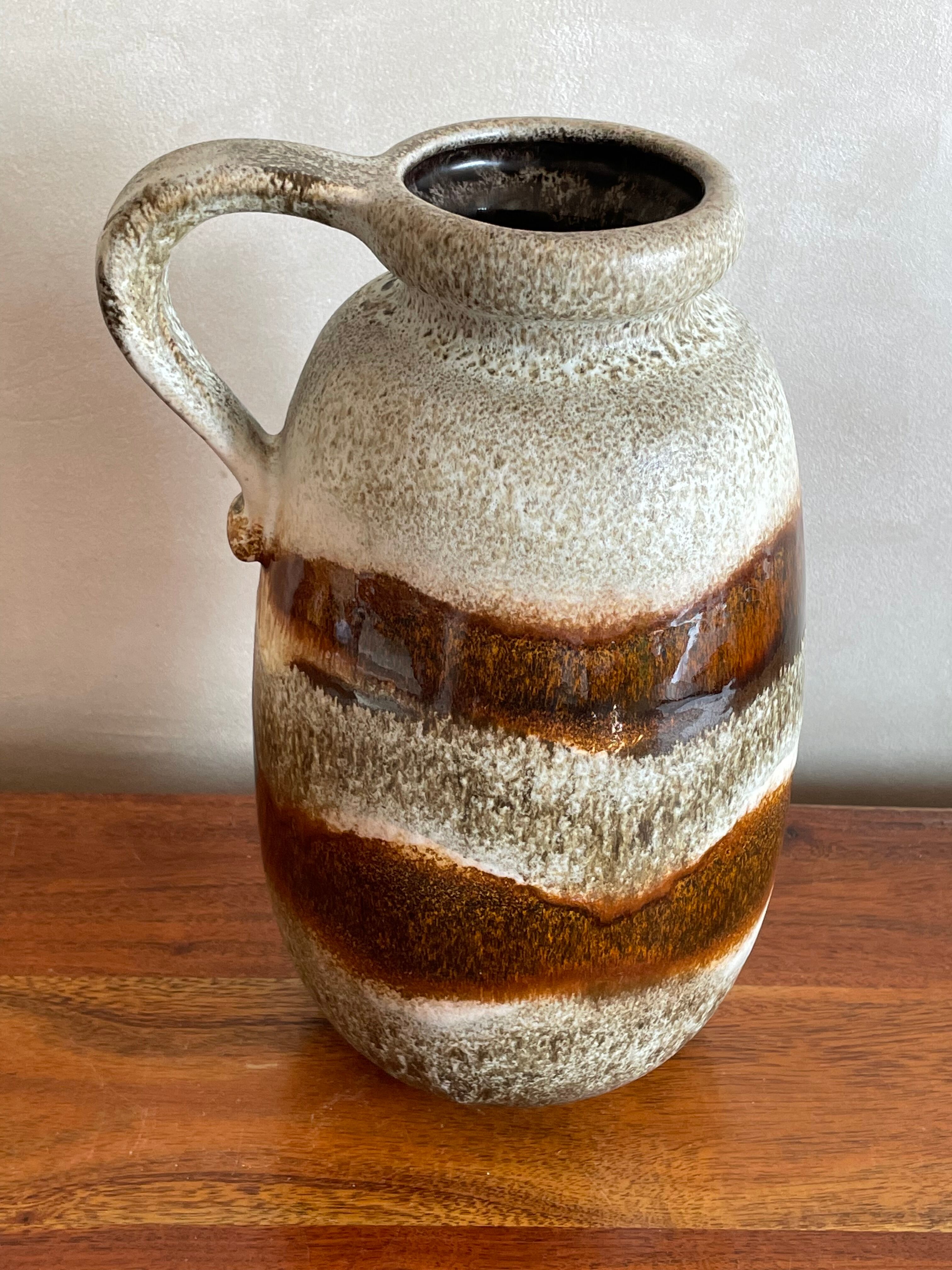 Large mudflated sandstone vase