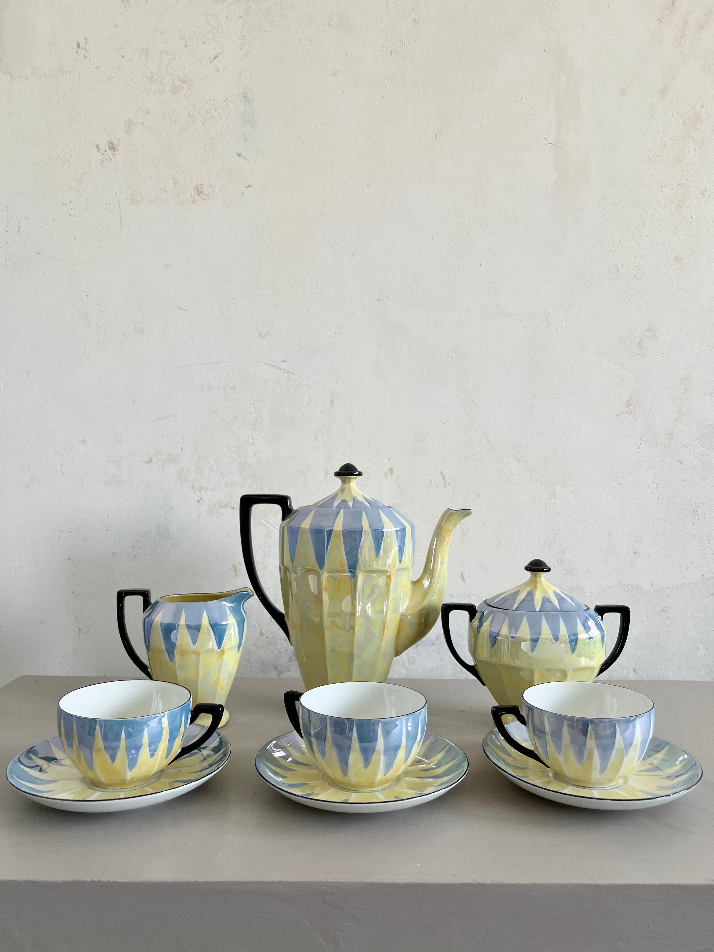 Art Deco coffee set in fine pearlescent porcelain 20s