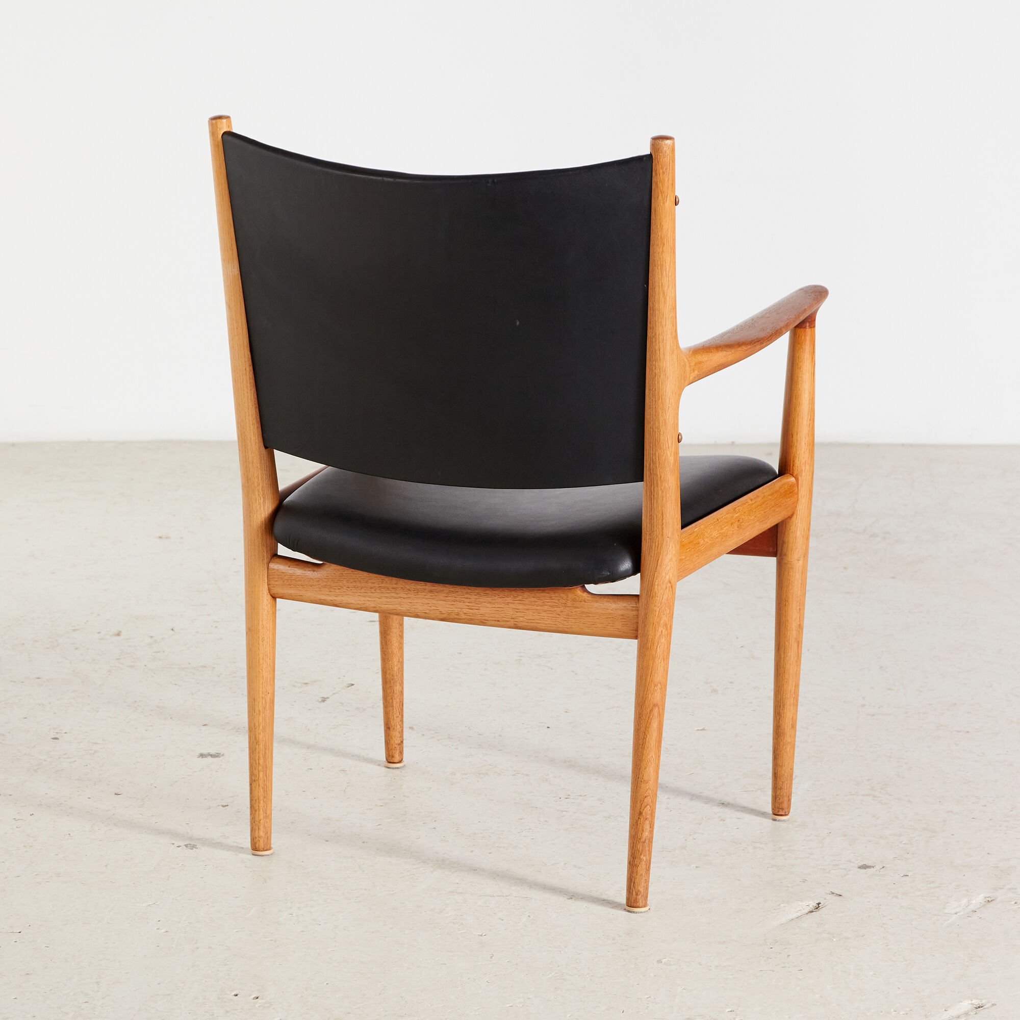 Hans J. Wegner jh 513 teak armchair