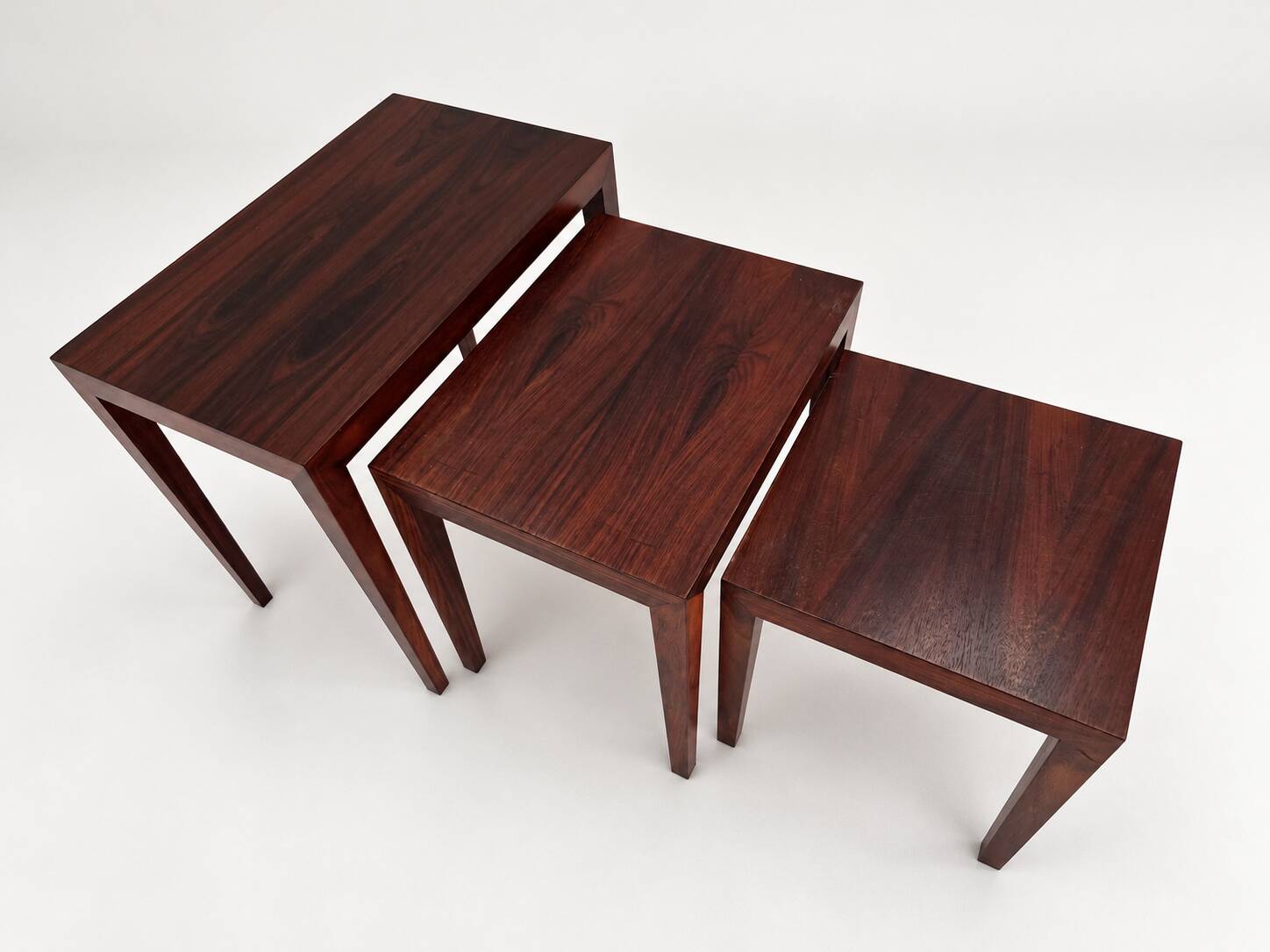 Tables gigognes en palissandre par Severin Hansen, Haslev Møbelsnedker Danemark années 60.