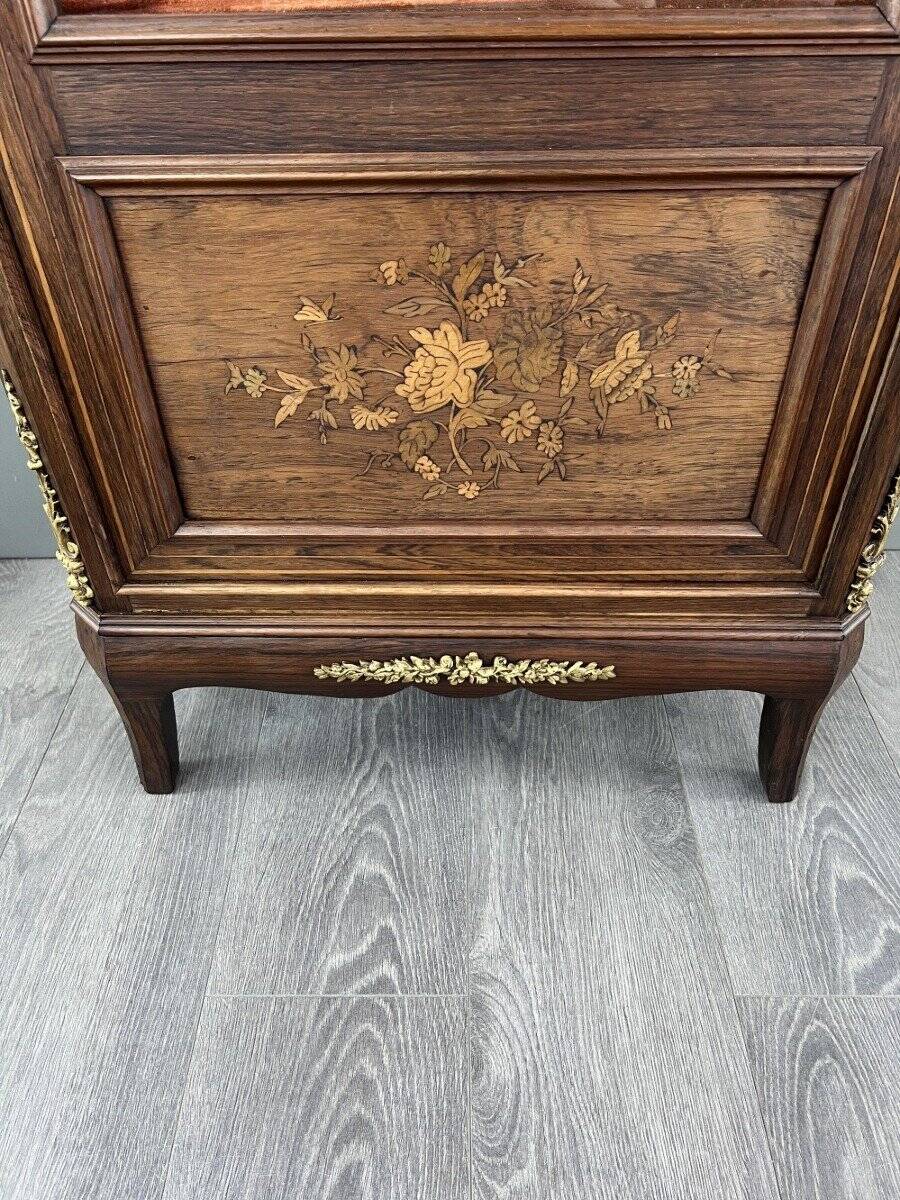Vitrine ancienne en marqueterie et bronze, XIXème siècle