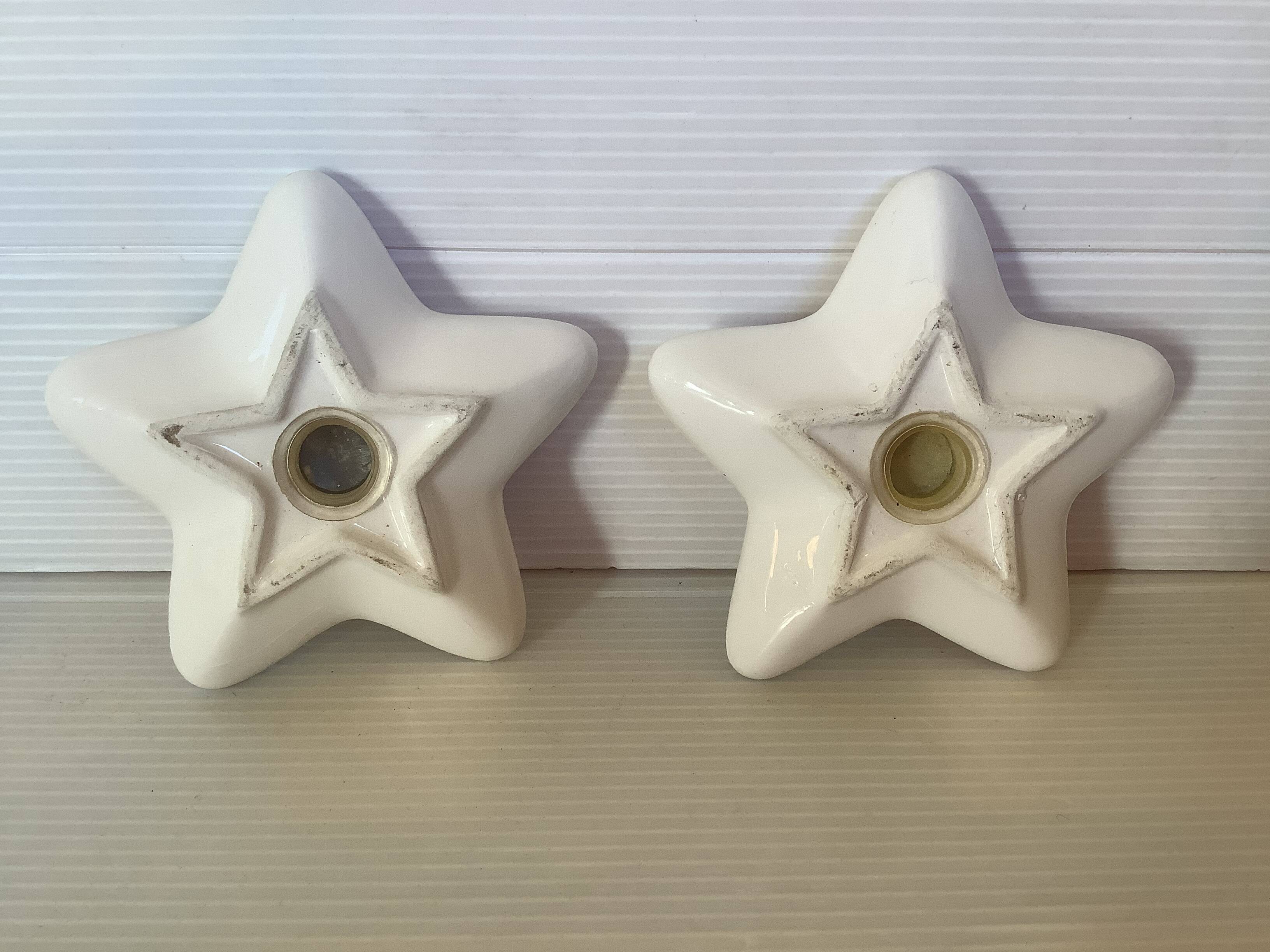 Salt and pepper shakers shaped like a starfish.