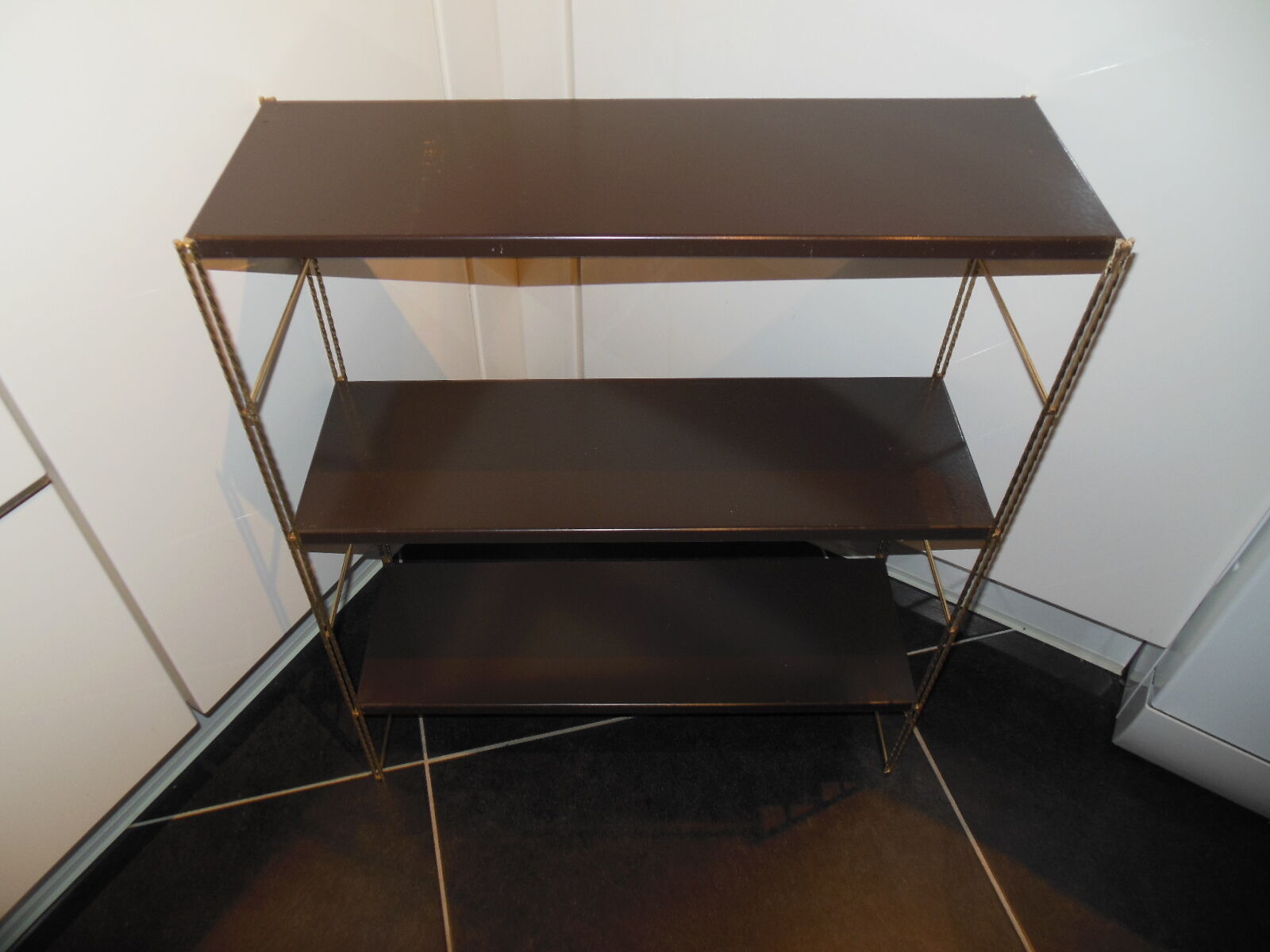 Shelf adjustable string