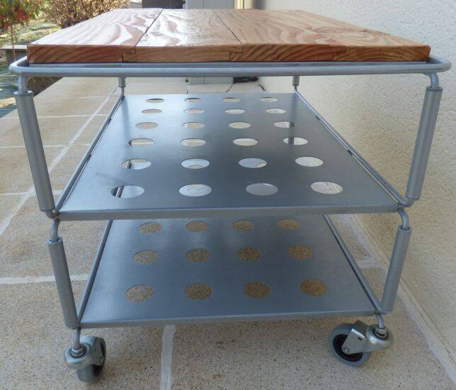 Metallic trolley with wheels, 3 levels with wooden top.