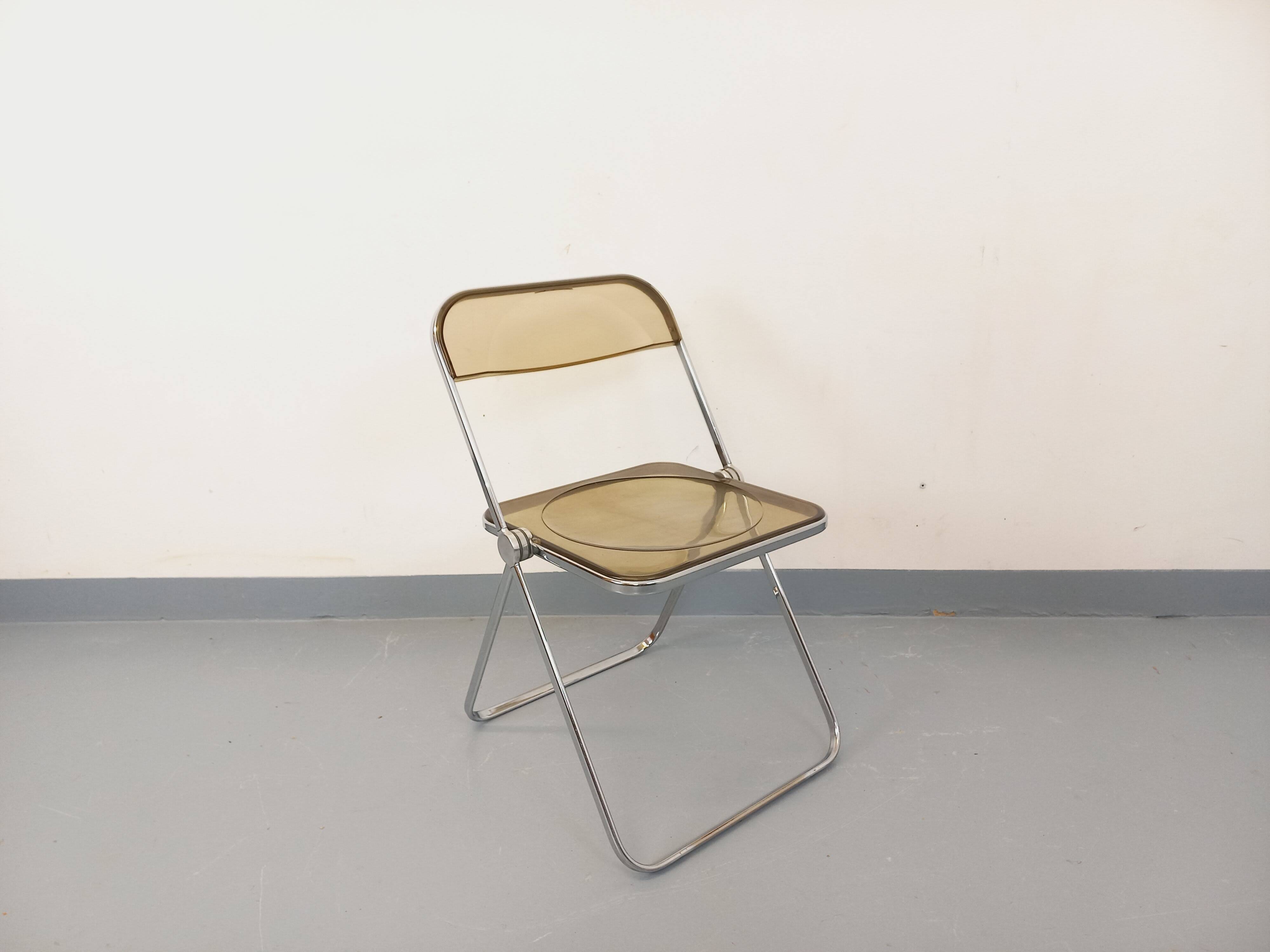 Vintage folding chair Plia by Giancarlo Piretti for Castelli from the 1960s.
