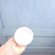 Main Baguier / Soliflore en porcelaine blanche