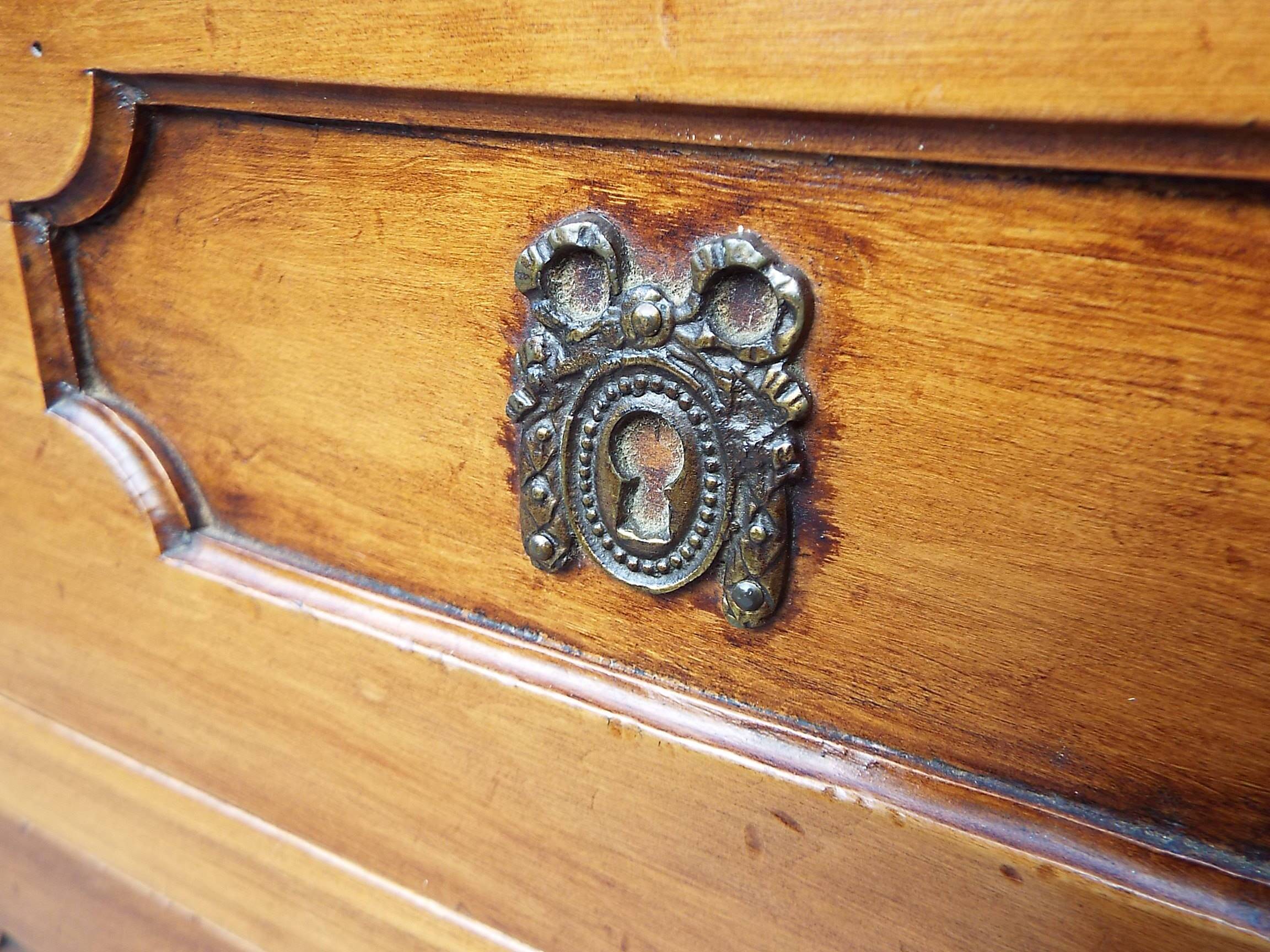 Louis XVI style 2-drawer saute chest of drawers