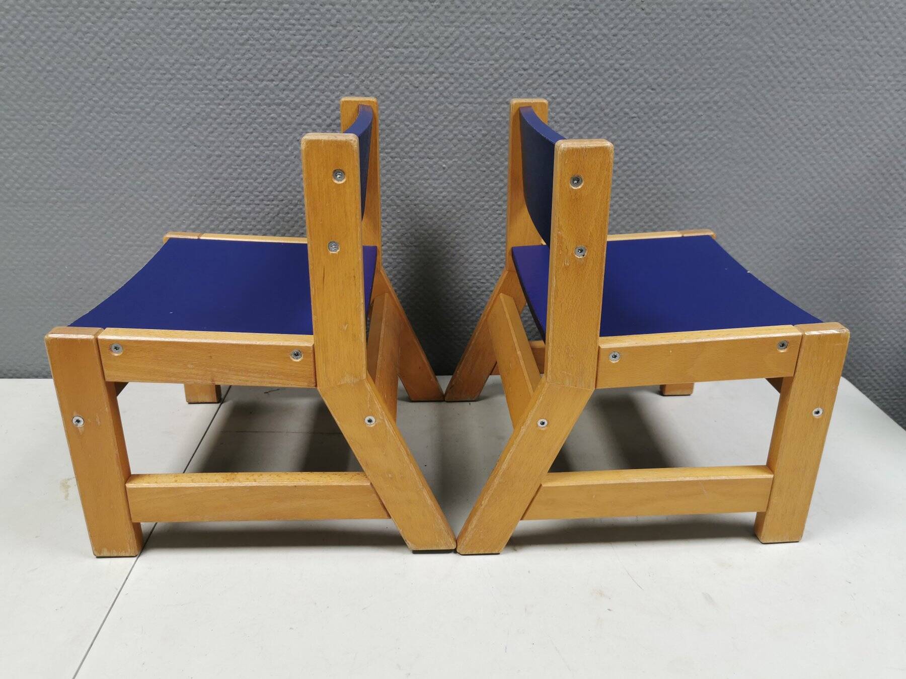 Brio children's chairs in light wood with blue lacquered seat and backrest