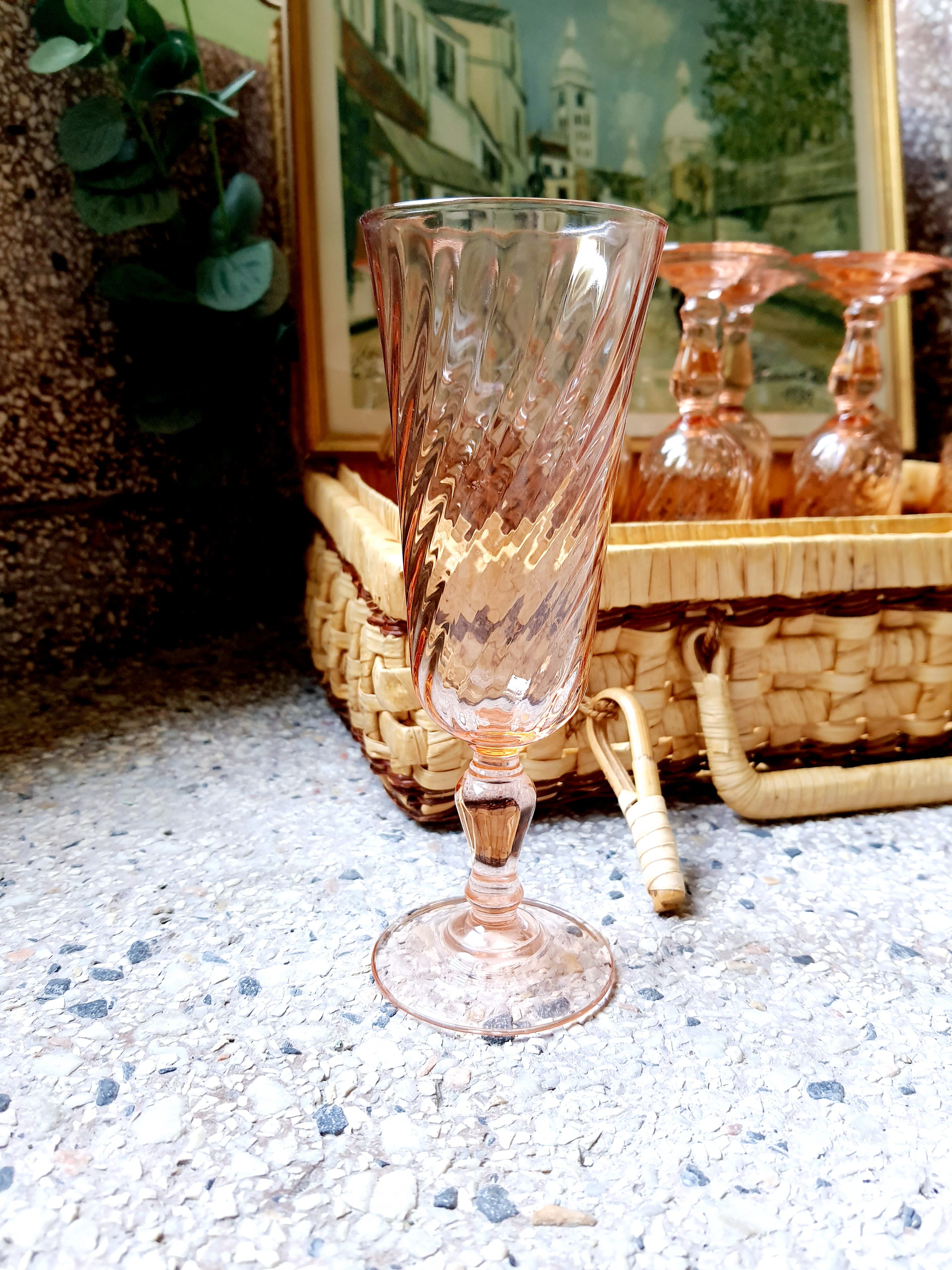 Lot of 8 Champagne flutes Luminarc Arcoroc Rosaline