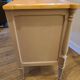 Commode en bois peint