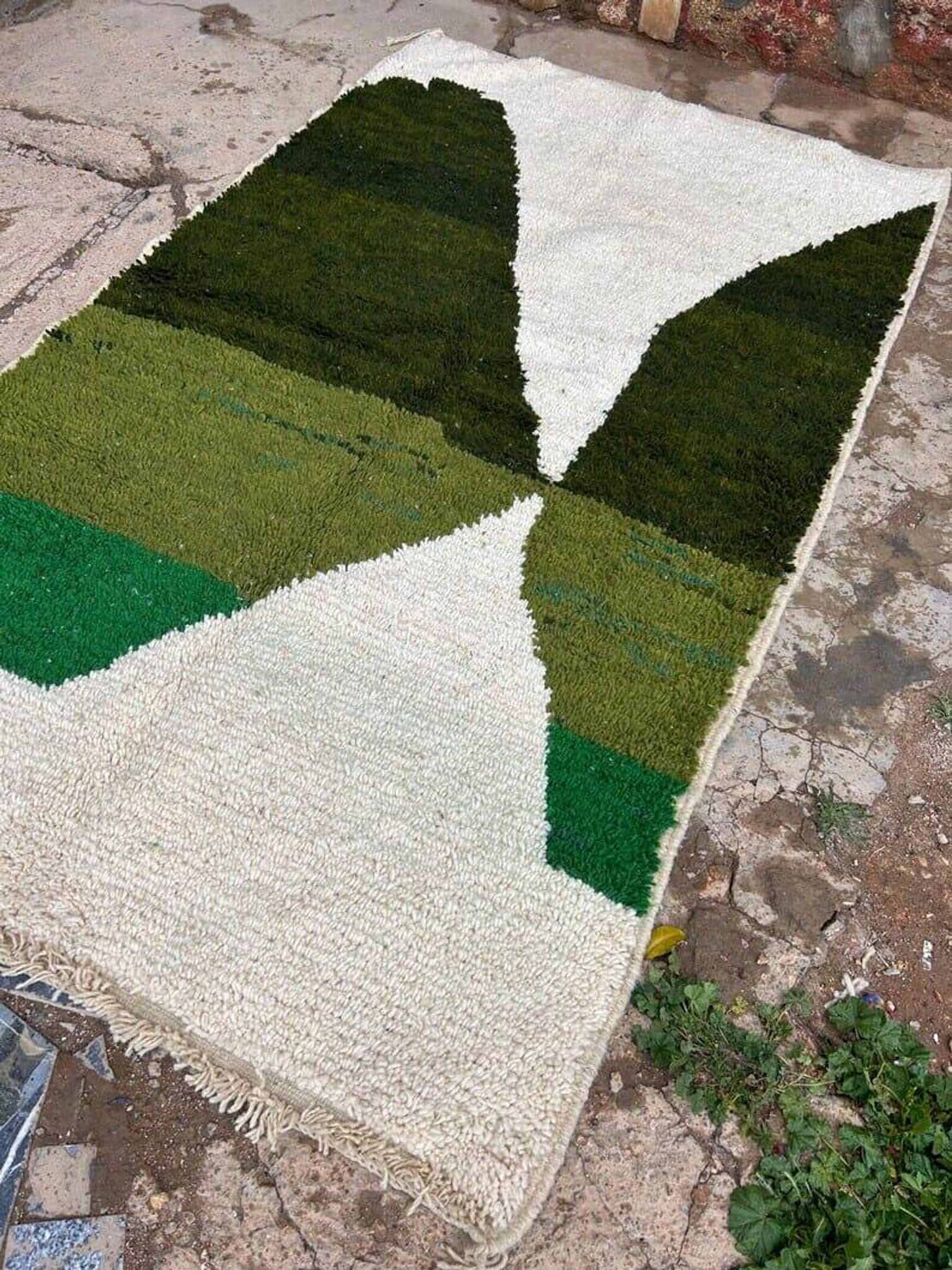 Handmade Berber rug, size 160 x 240 cm