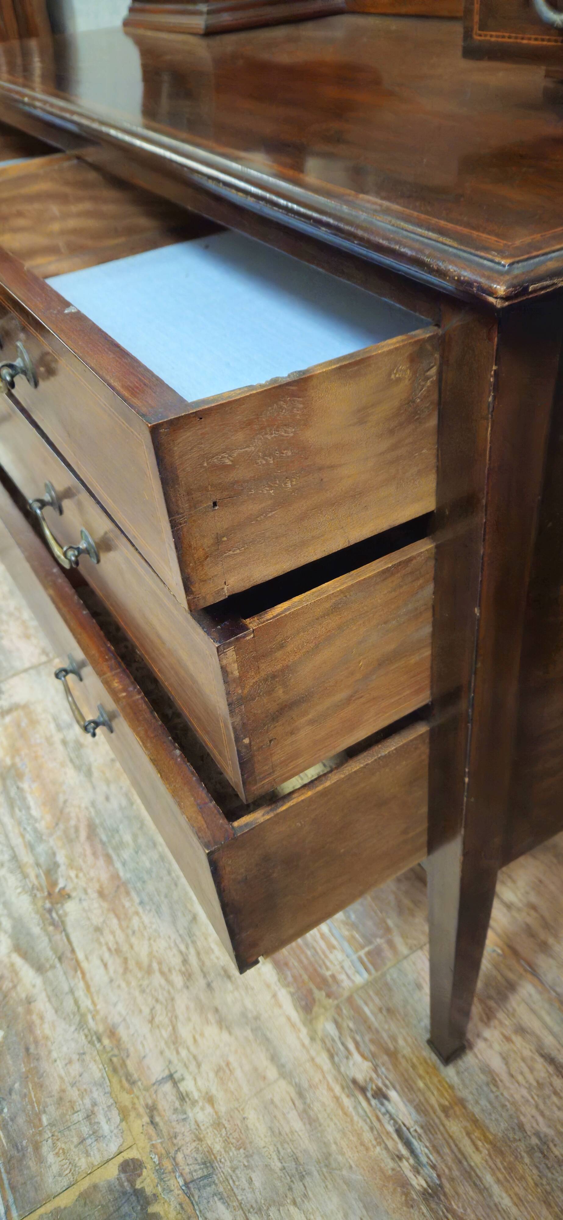 English Napoleon III psyche commode – mahogany – Elegant and functional