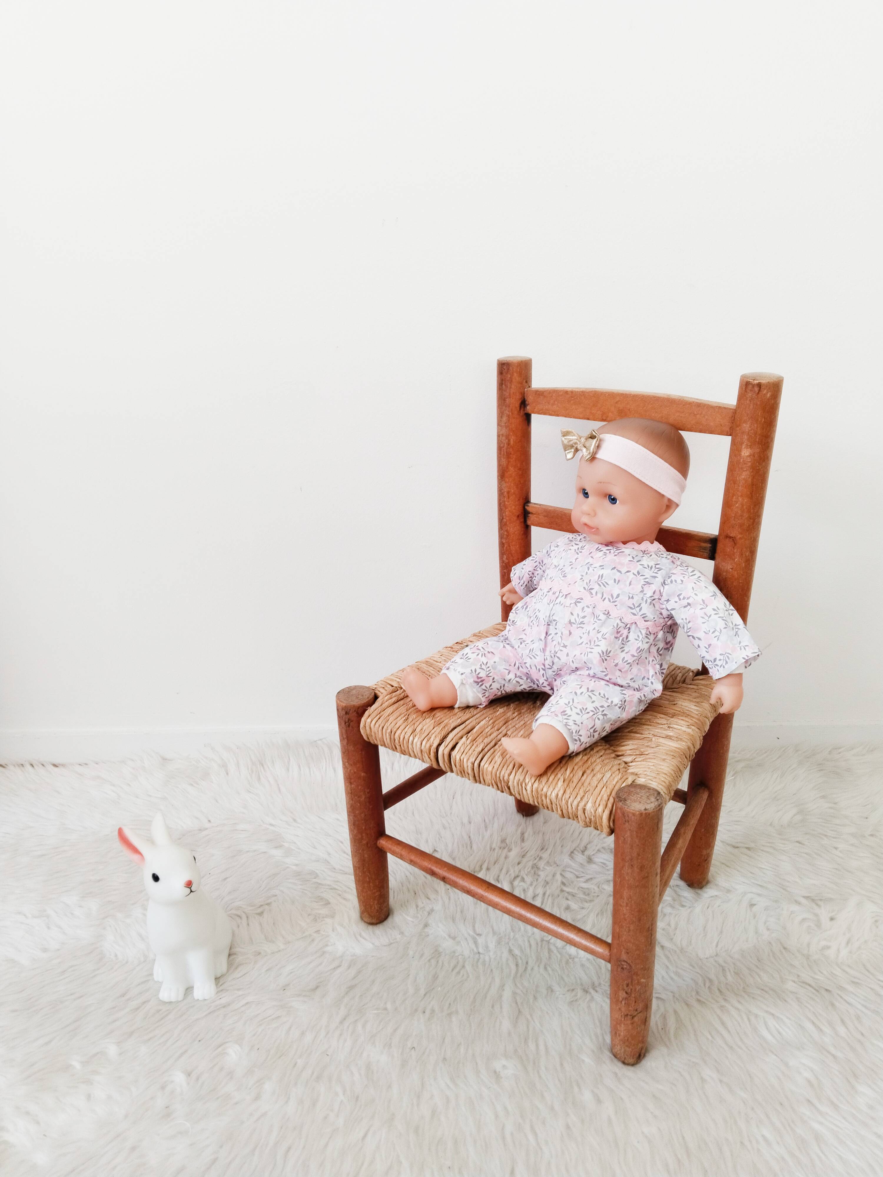 Vintage children's chair in wood and straw