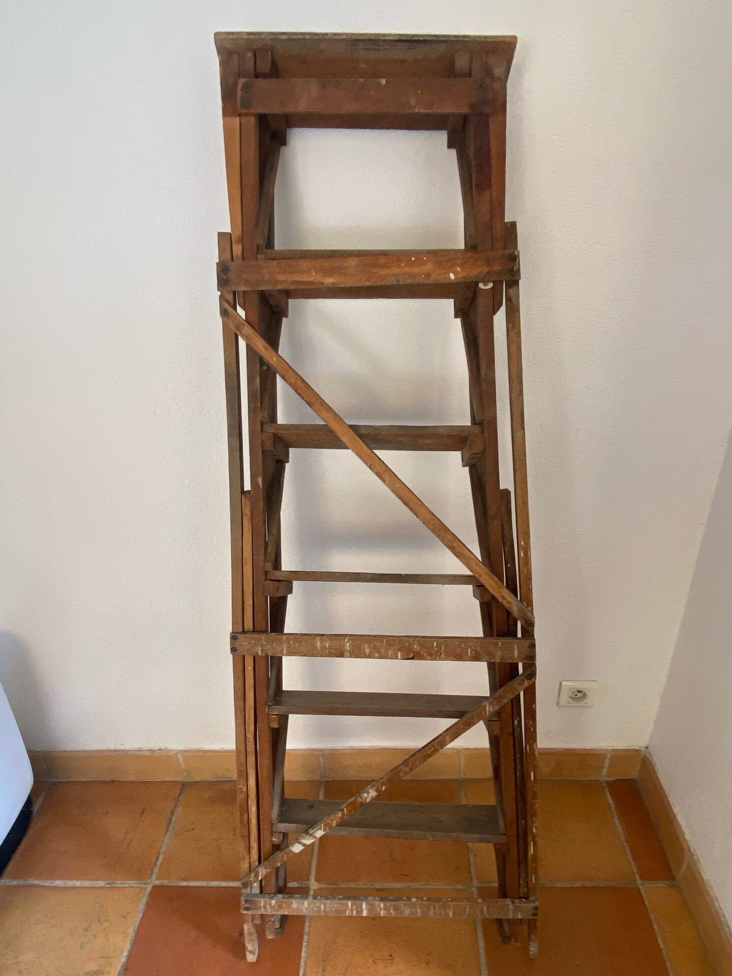Wooden painter's step ladder