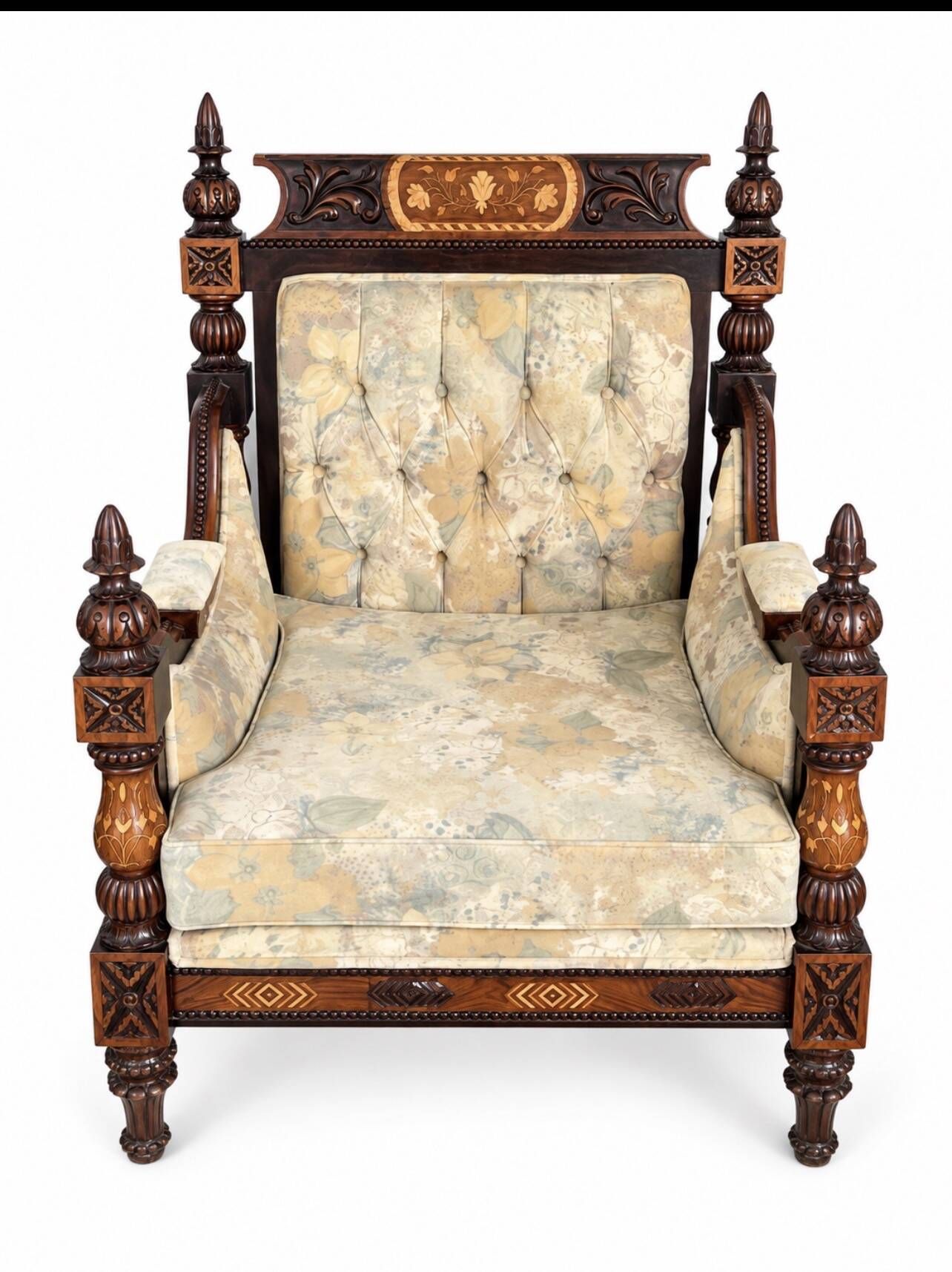 Single-seater armchair in hand-carved wood - Chiniot, Pakistan