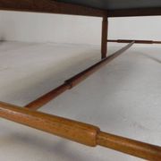 Table basse vintage en chêne avec plateau en ardoise dans un cadre en chêne, années 1960