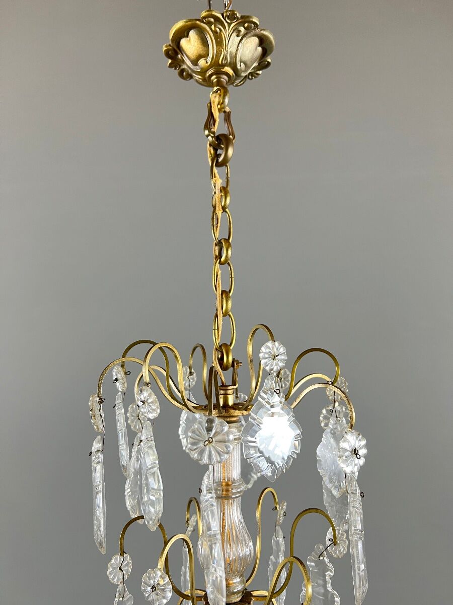 Bronze and crystal chandelier with pendants, Louis XV style, 20th century.