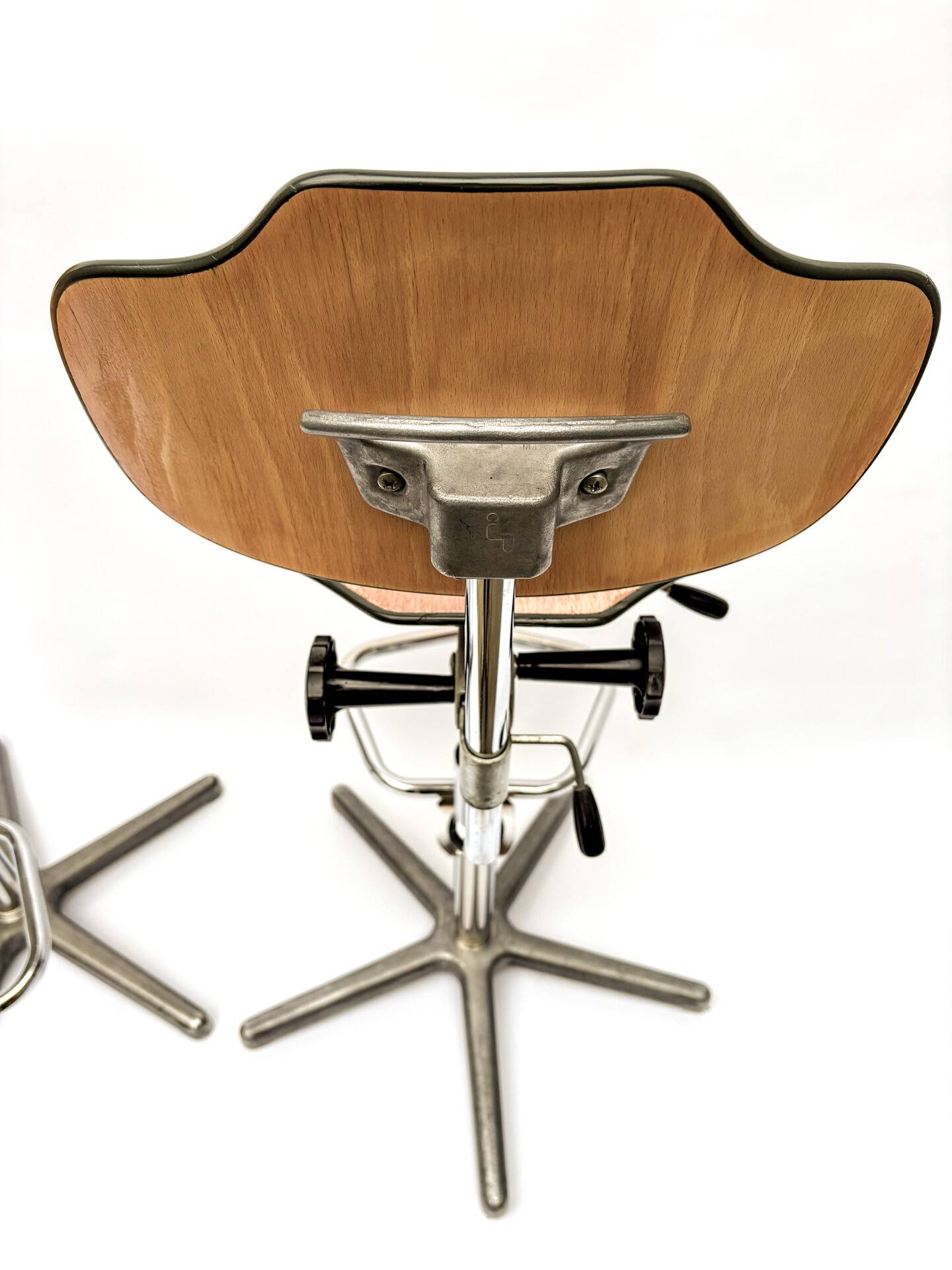 Paire de Chaises d’Atelier Vintage WERK SITZ – Icônes Industrielles