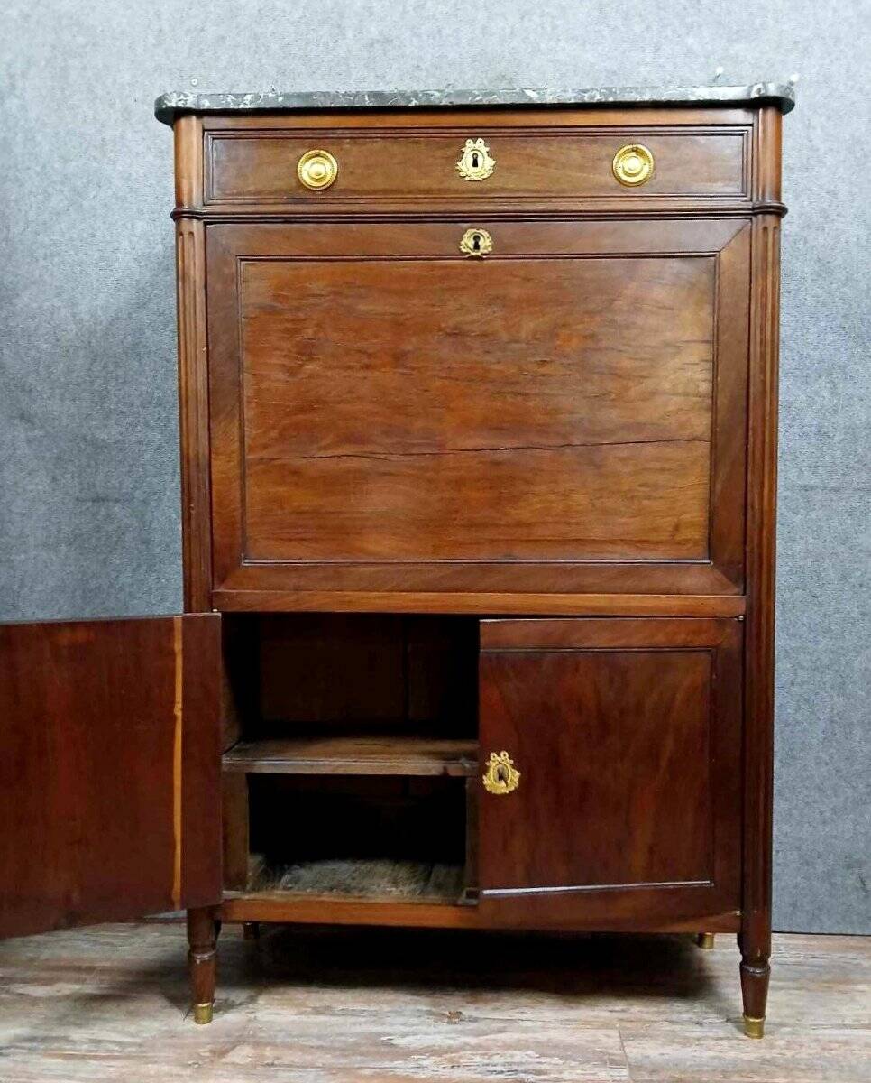 Parisian secretary from the Louis XVI period in mahogany circa 1760