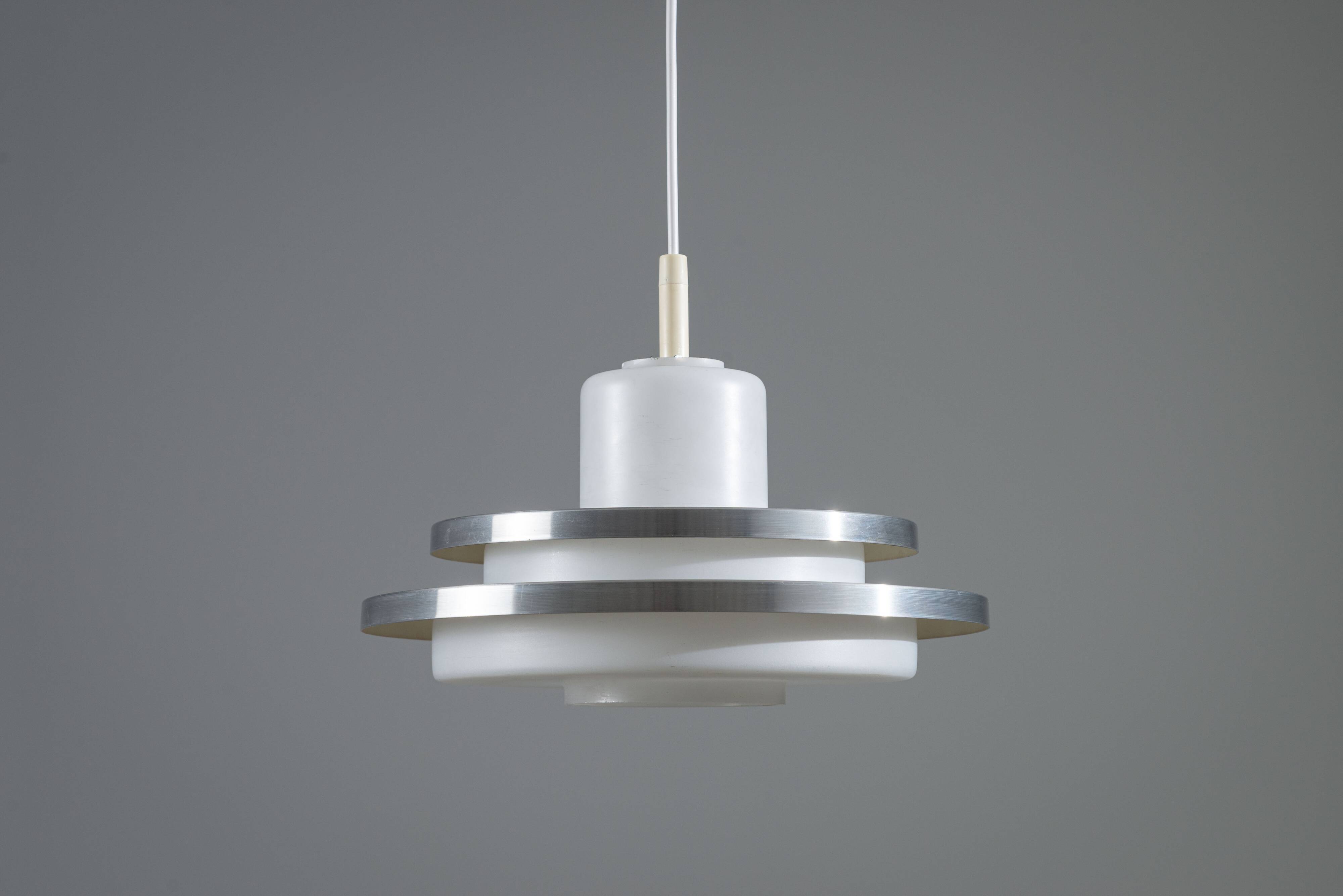 Doria pendant in opal glass with decorative aluminium discs