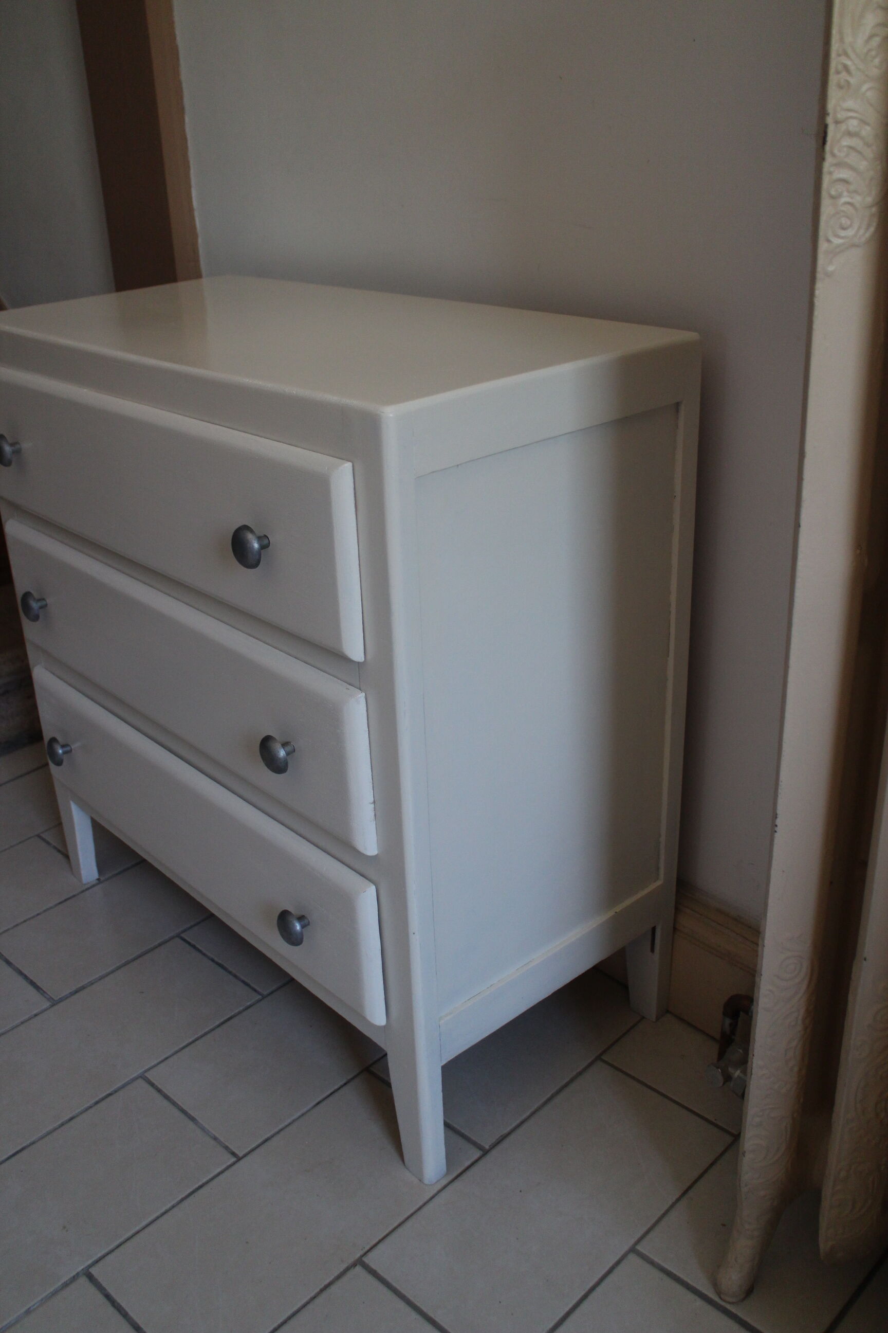 Vintage off-white dresser