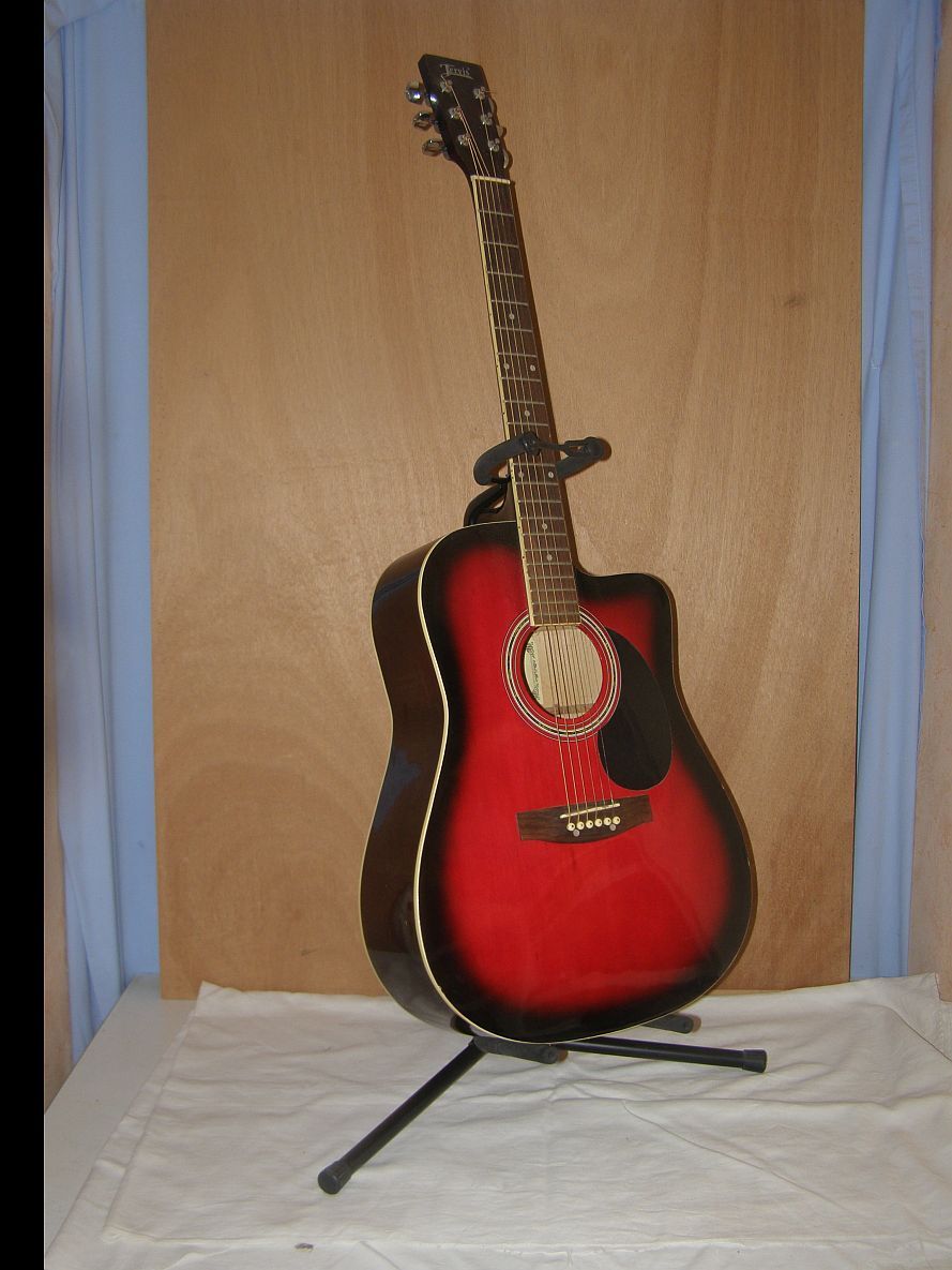 6-string folk guitar "Jervis" with stand support