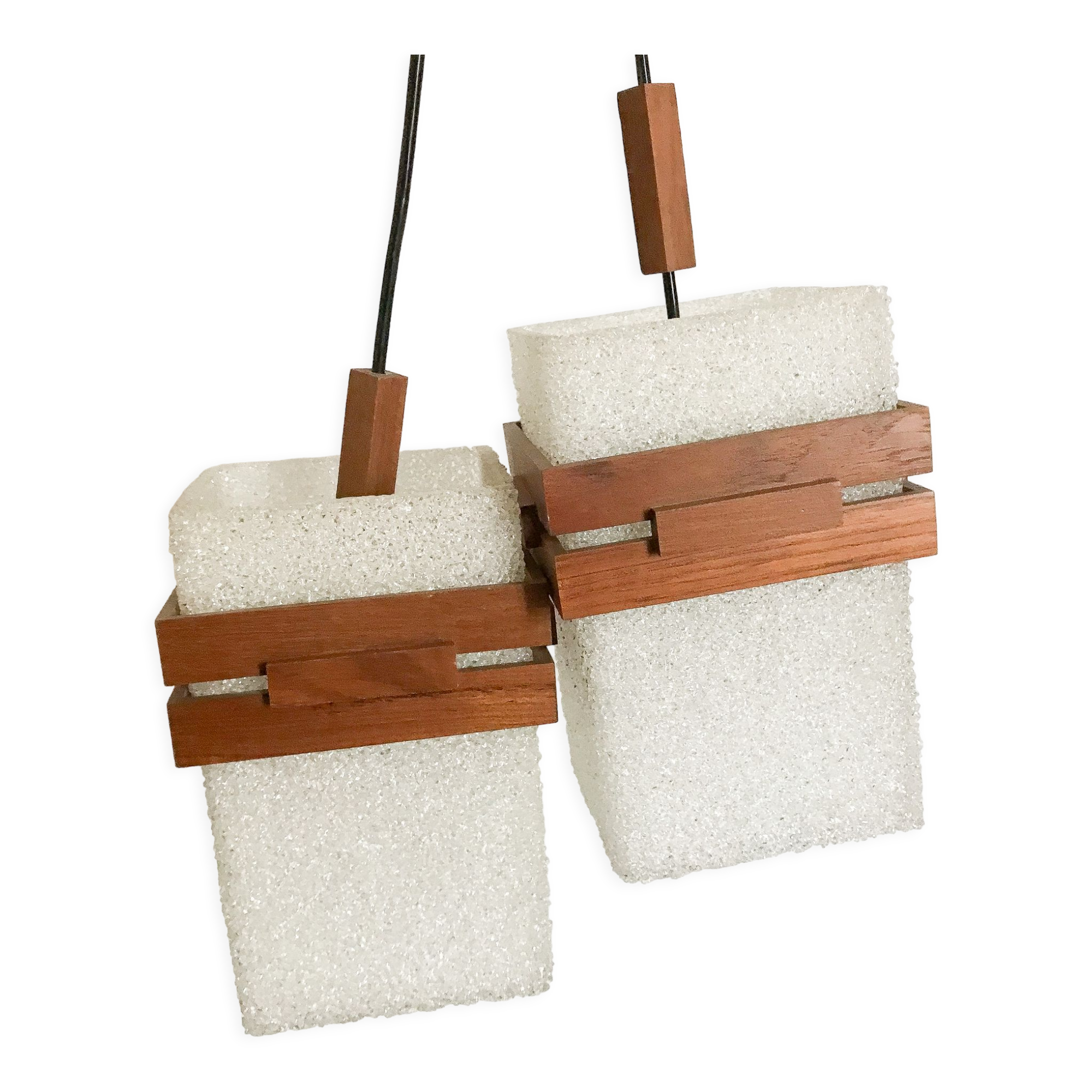 Suspension in perspex and teak