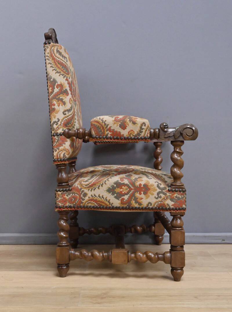 Ornamental armchair in oak, Louis XIII style – Early 20th century