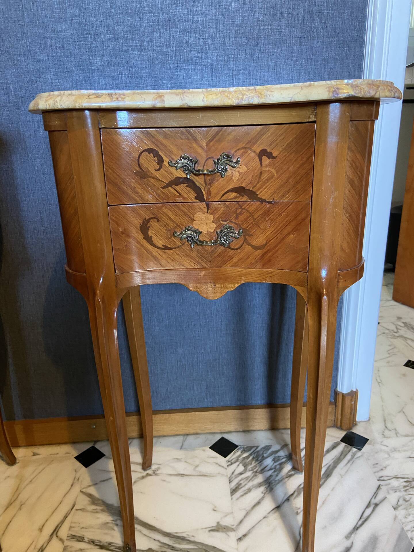 Tables de chevet style Louis XV