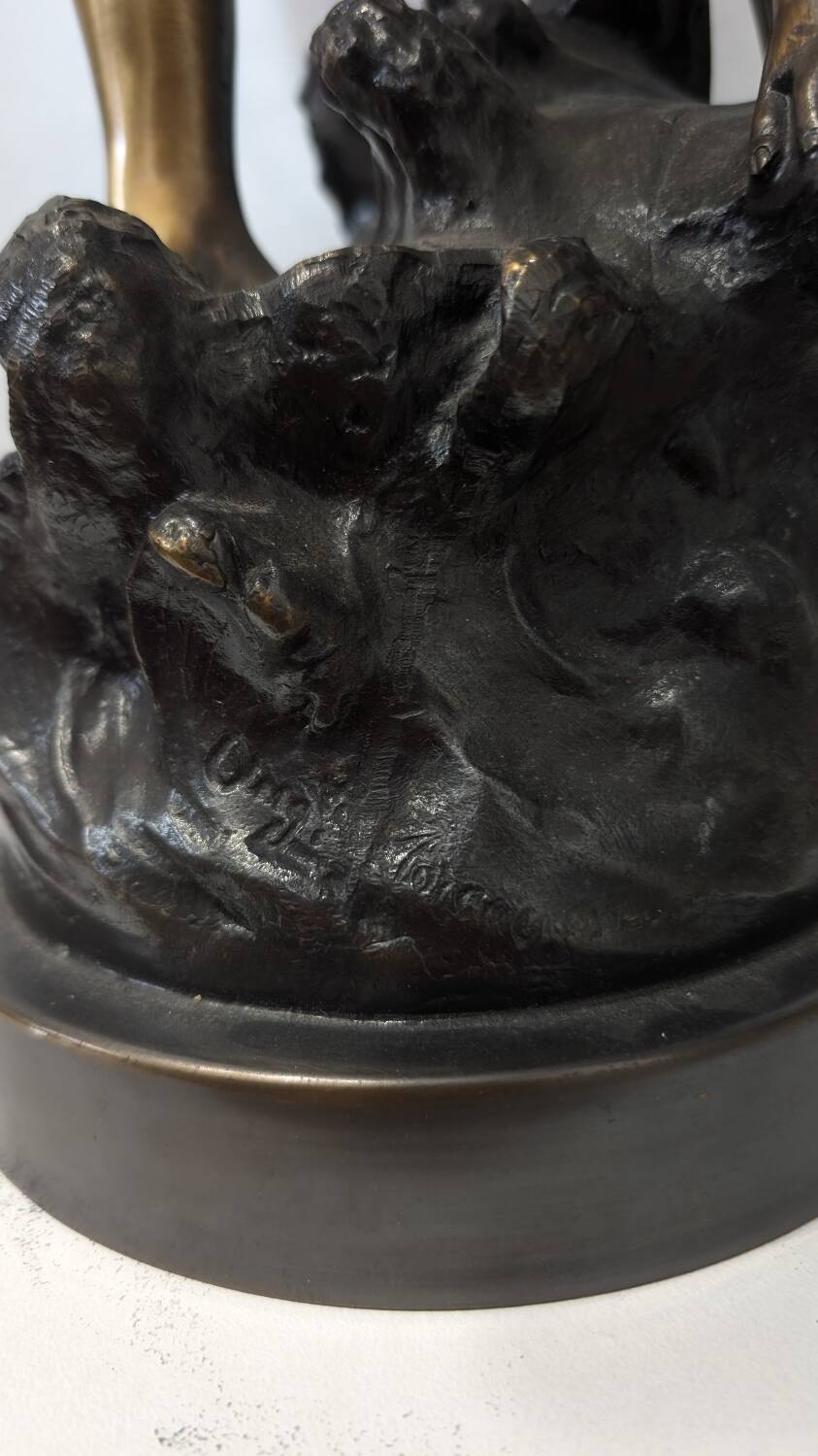 Bronze lamp signed Auguste Moreau – Woman with a shell