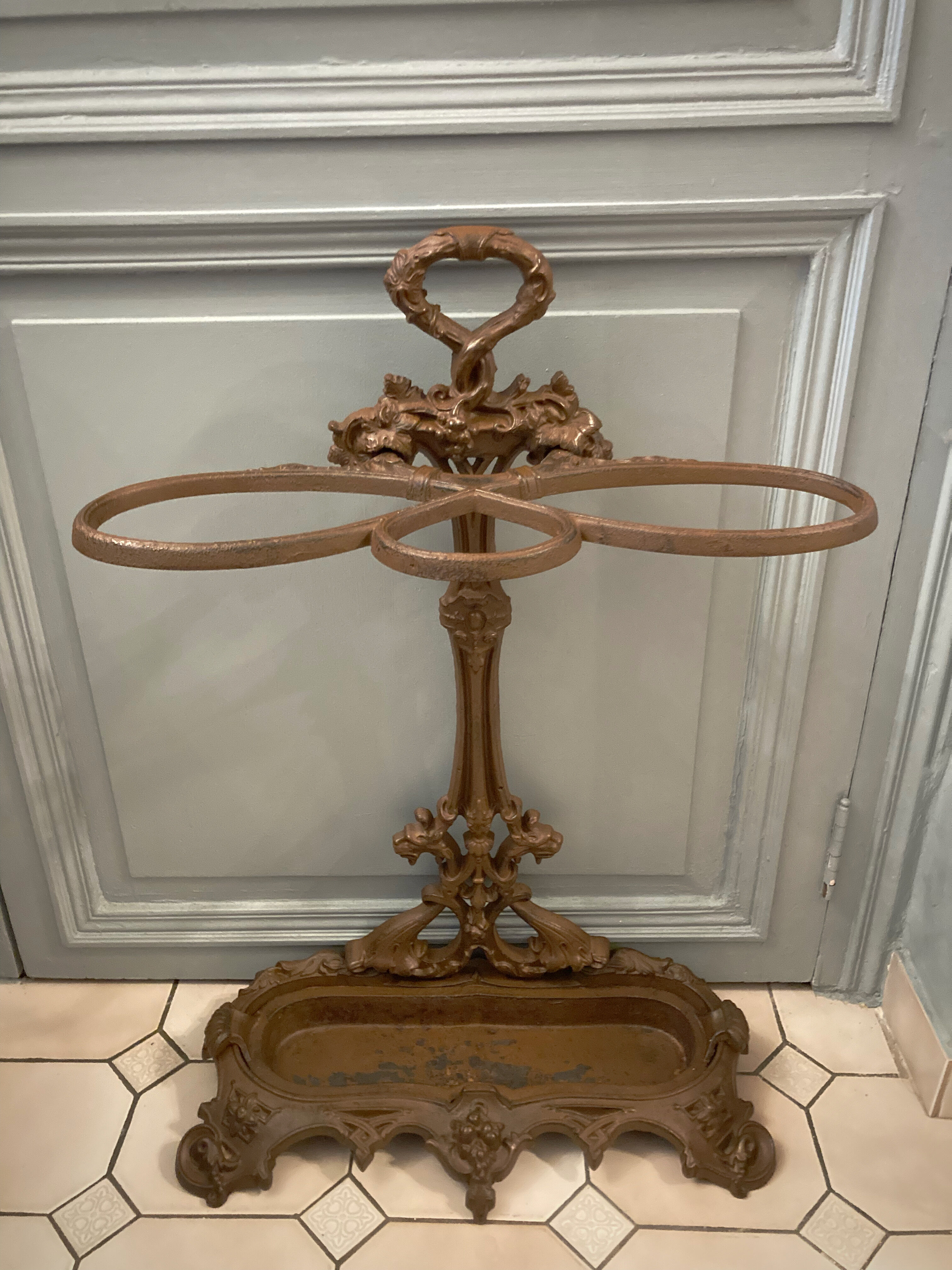 Art Nouvelles cast iron umbrella holder