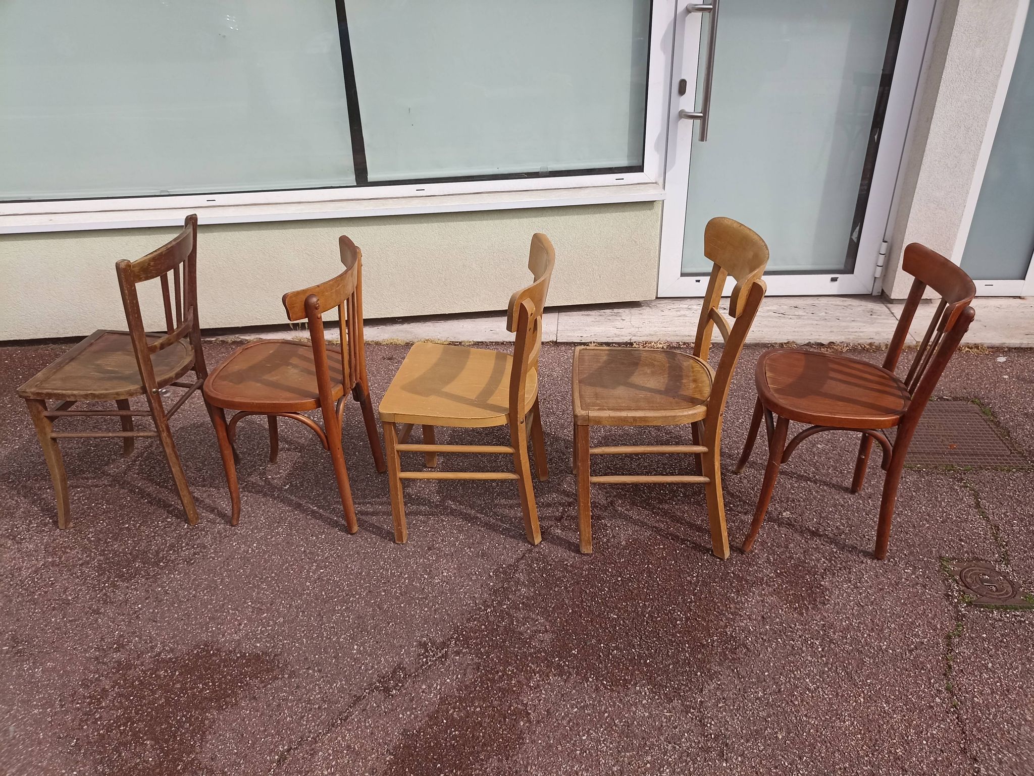 Set of 16 mismatched wooden bistro chairs - vintage - luterma
