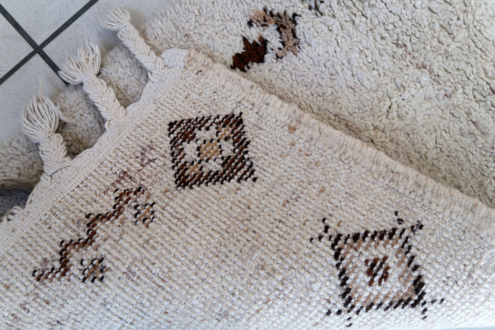 Moroccan vintage carpet Berber handmade 69cm x 137cm 1970s