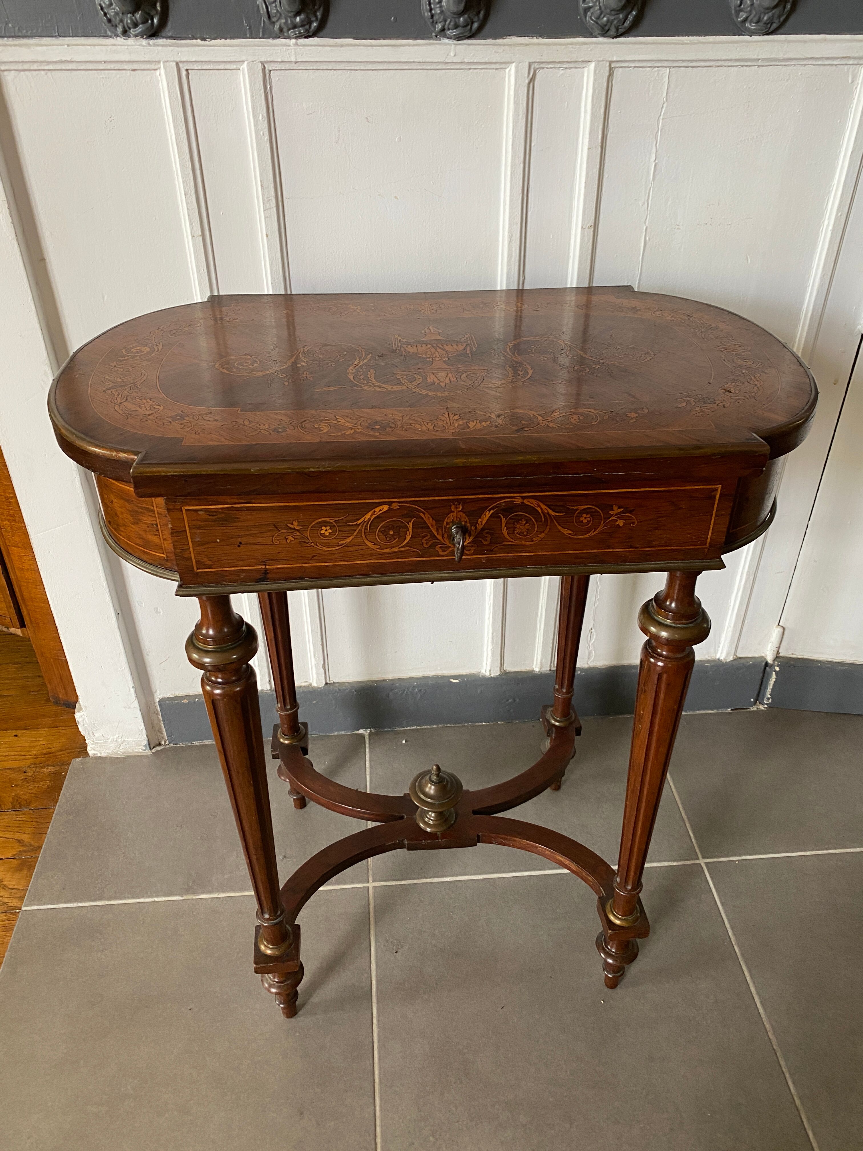 Napoleon III style table inlaid style