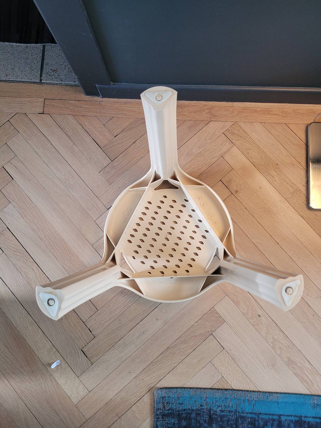 Tripod stool stamp Henry Massonet