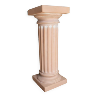 Colonne en plâtre rose