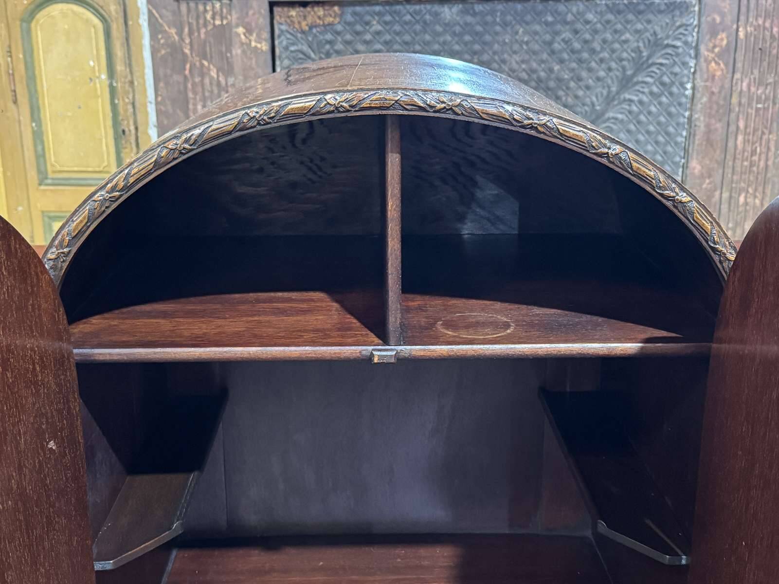 1930s English buffet bar in walnut and mahogany