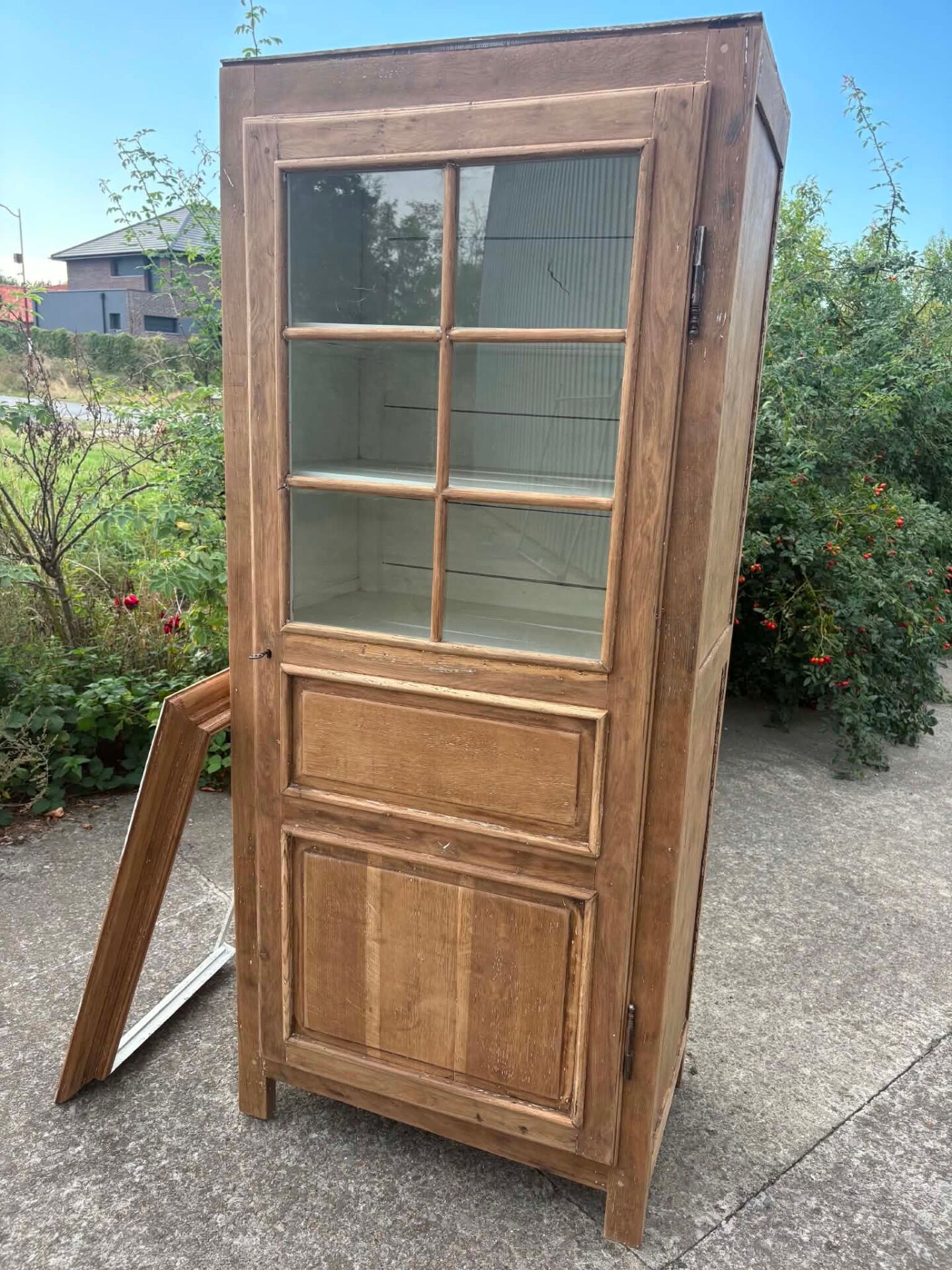 Armoire / vitrine  ancienne en bois massif