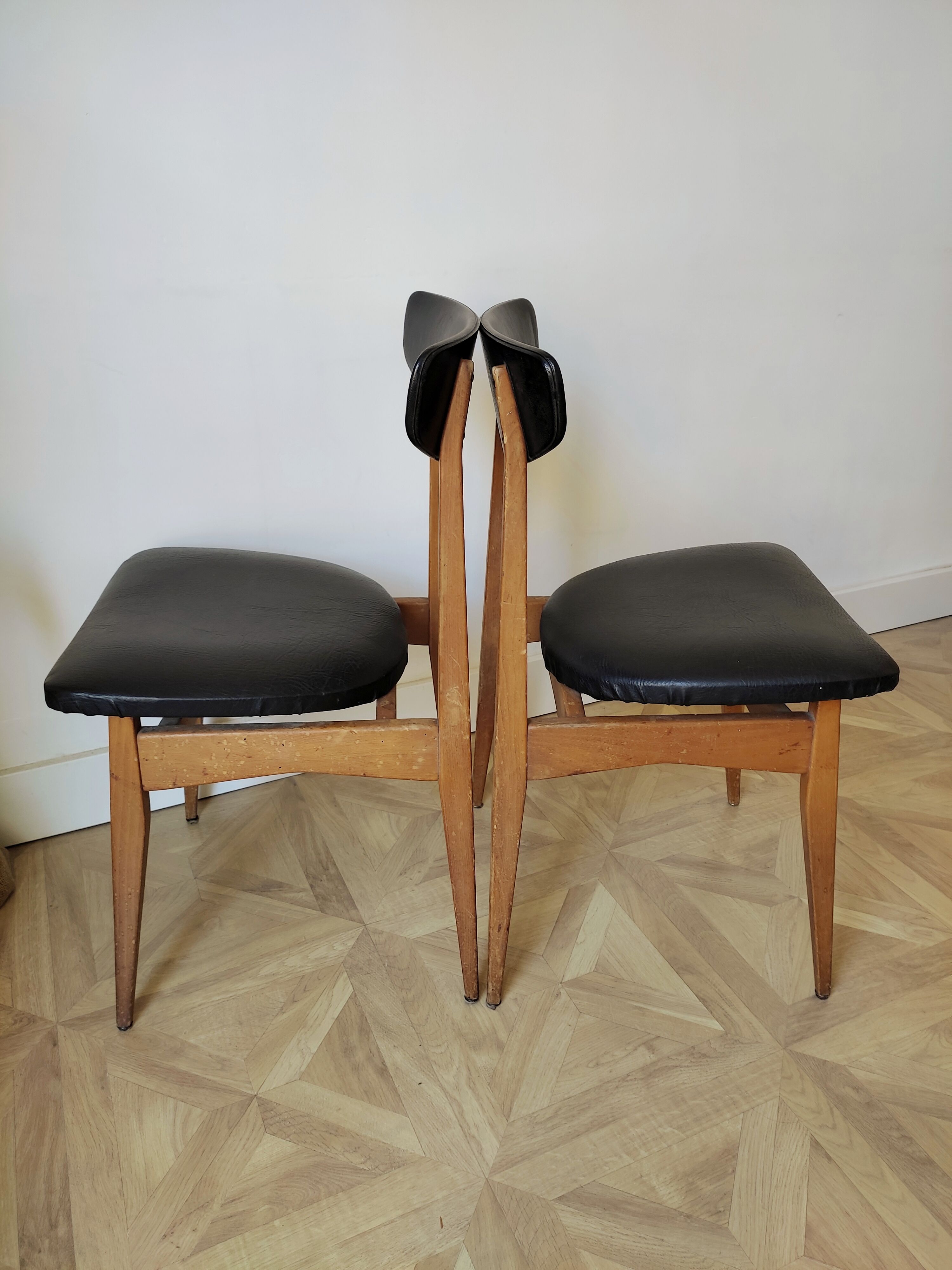 4 chaises scandinaves en skaï et bois