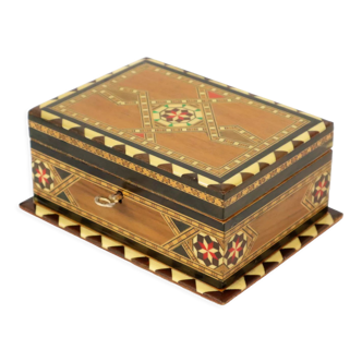 Jewelry box red velvet oriental 17cm