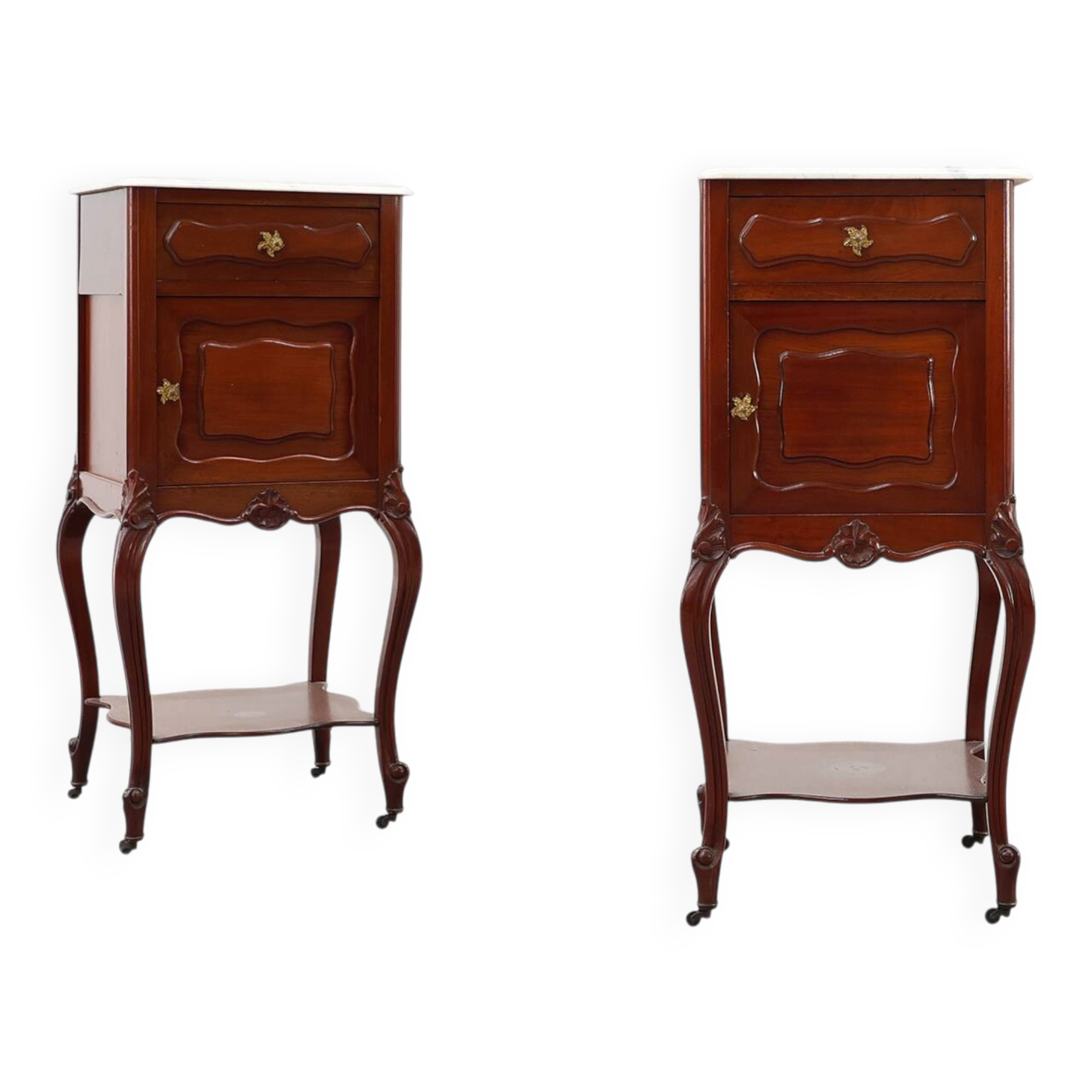 Paire de tables de nuit en noyer de style Louis XV avec des plateaux en marbre de Carrare, France