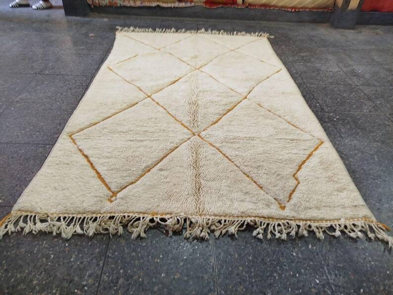 Handmade wool rug, size 150 x 250 cm